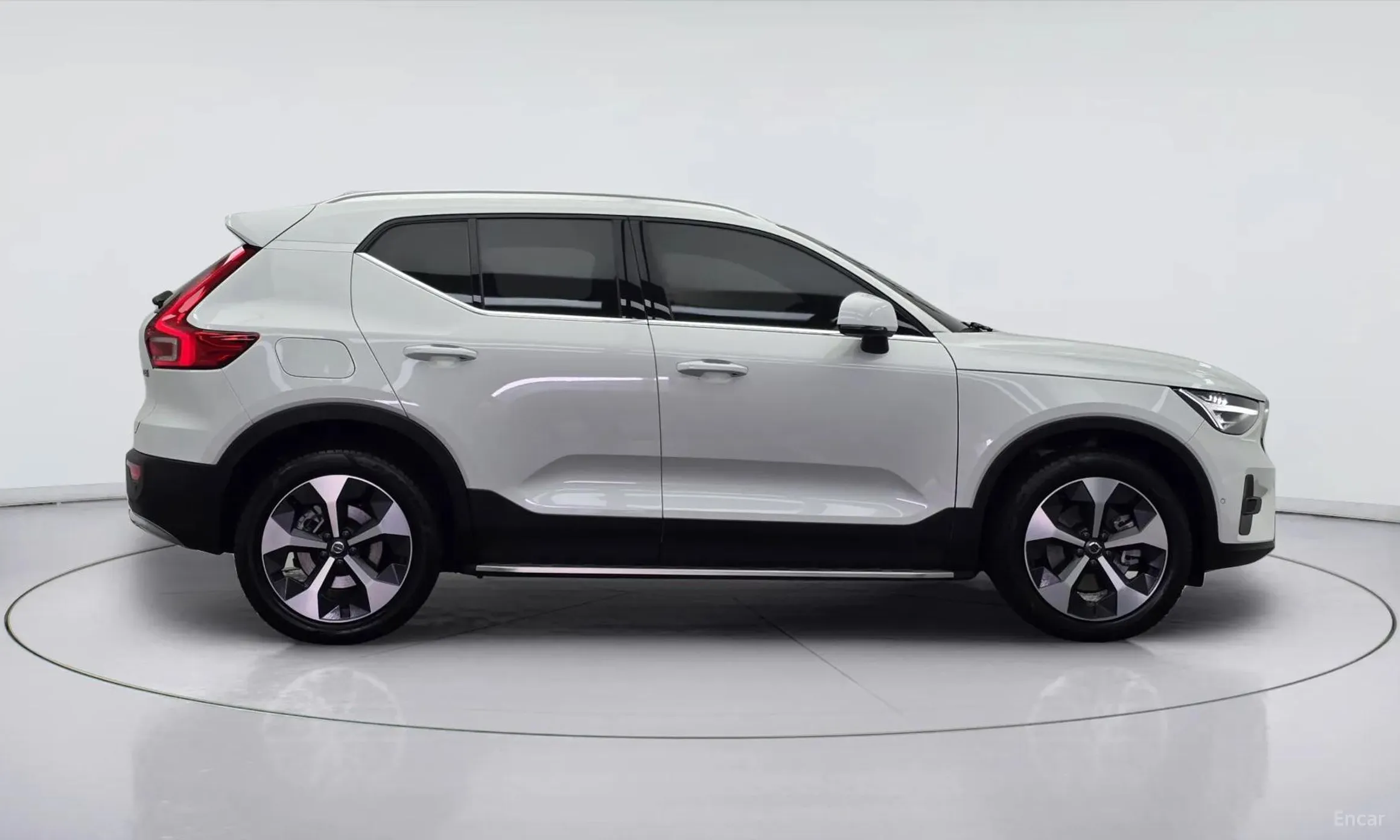 Volvo XC40 превью 3