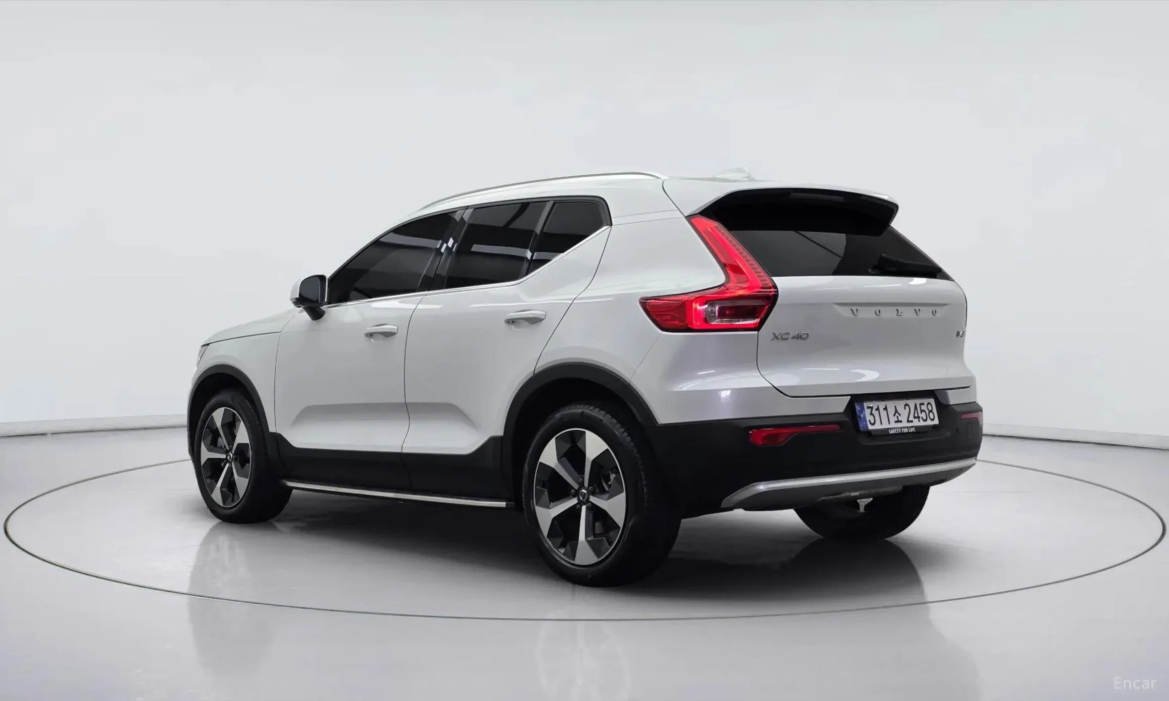 Volvo XC40 превью 4