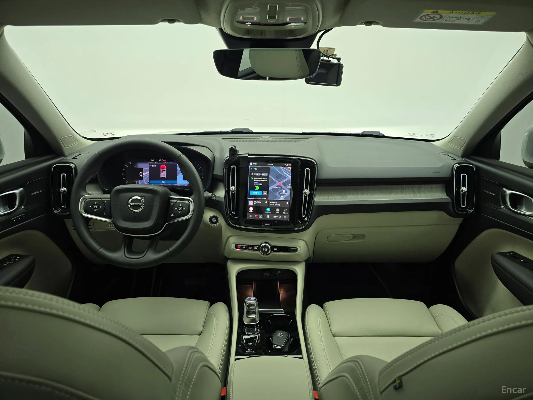 Volvo XC40 превью 7