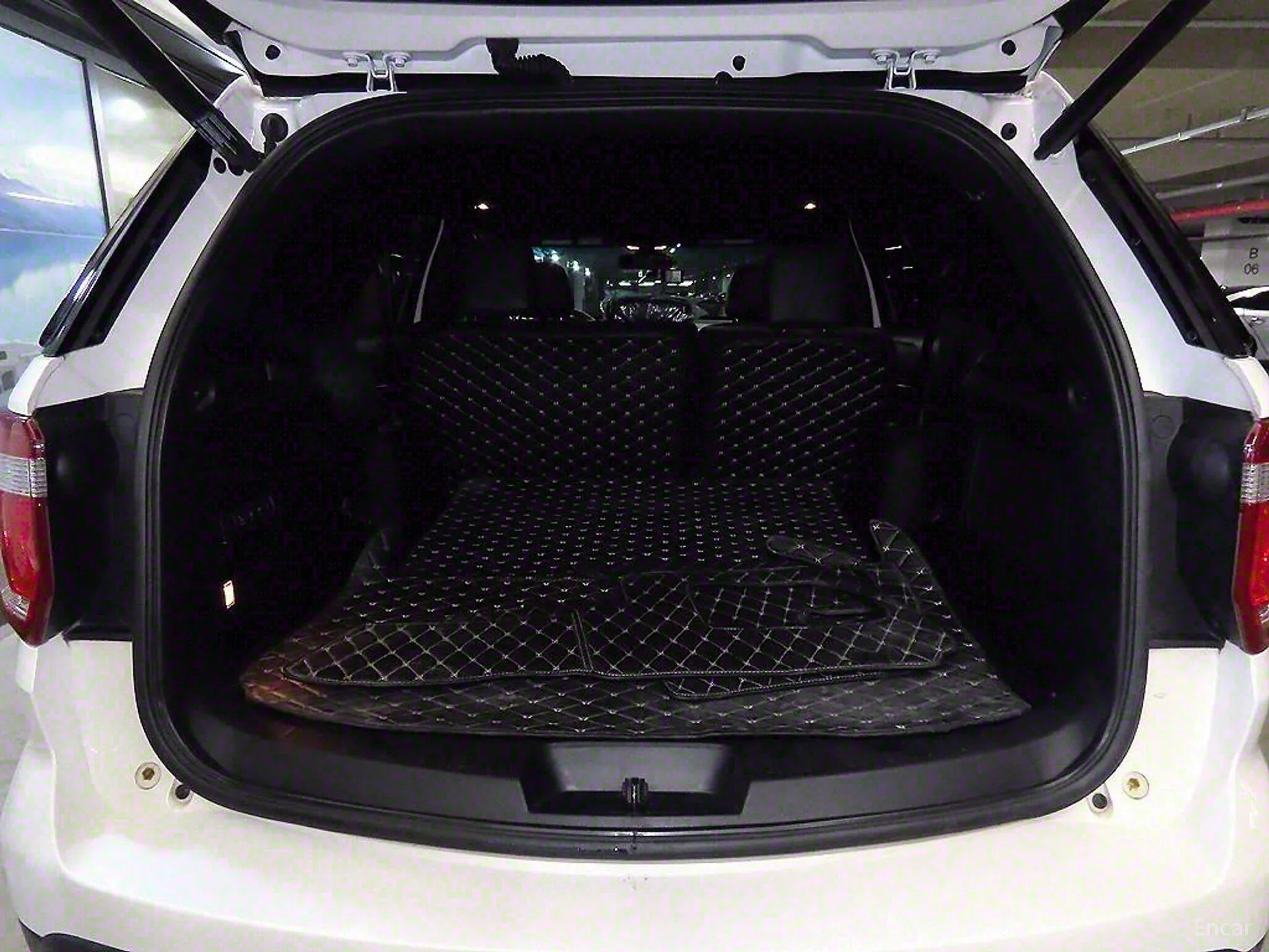 Ford Explorer превью 17