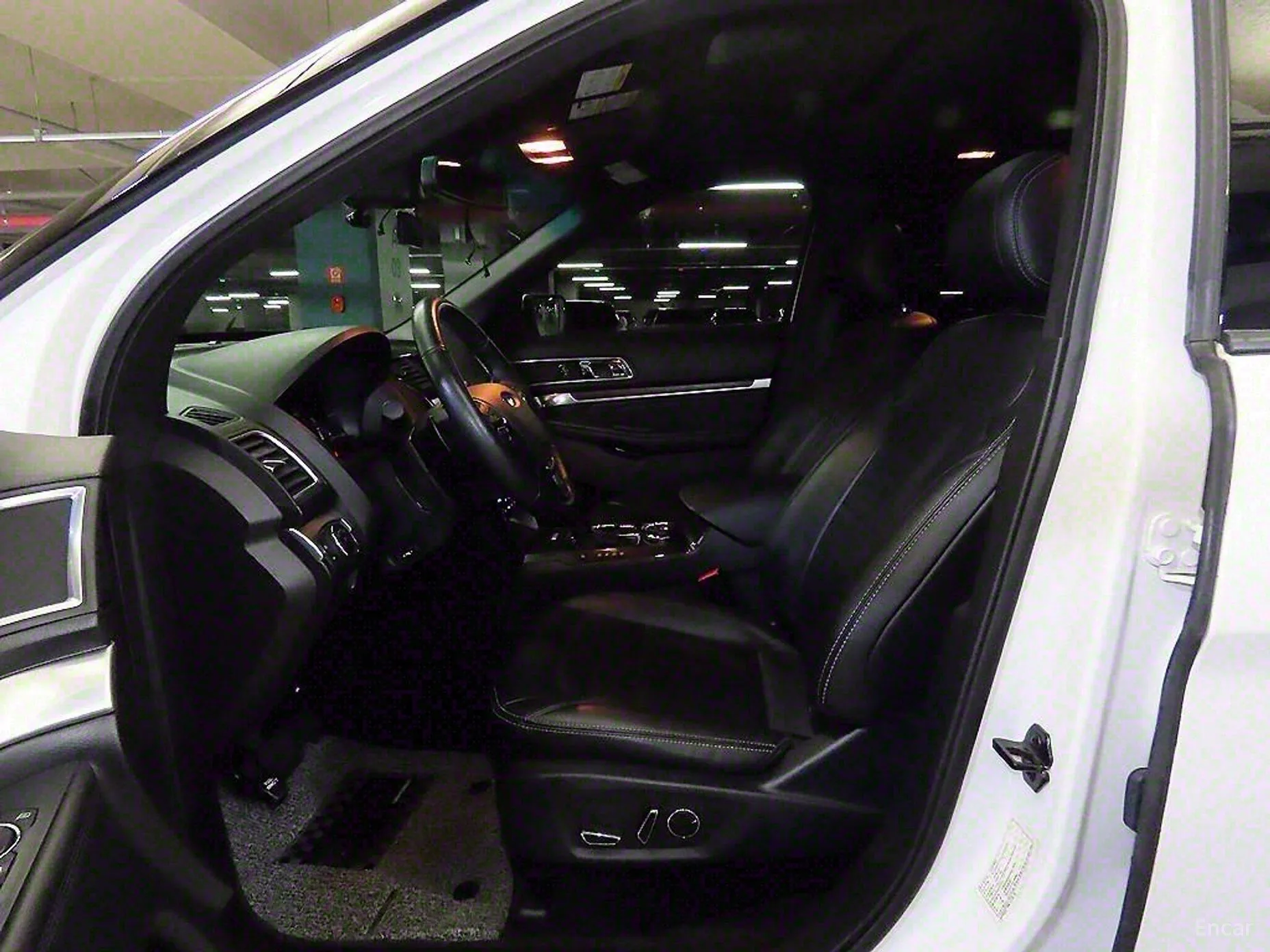 Ford Explorer превью 19