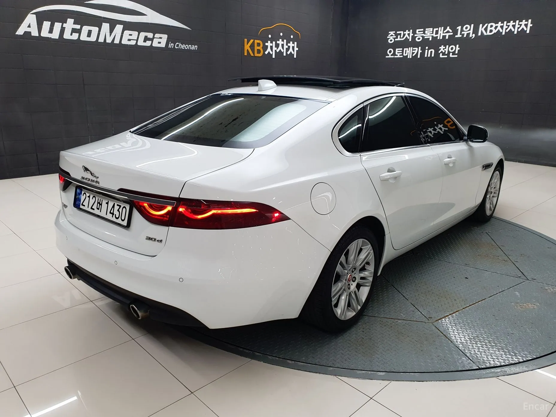 Jaguar XF (x260)