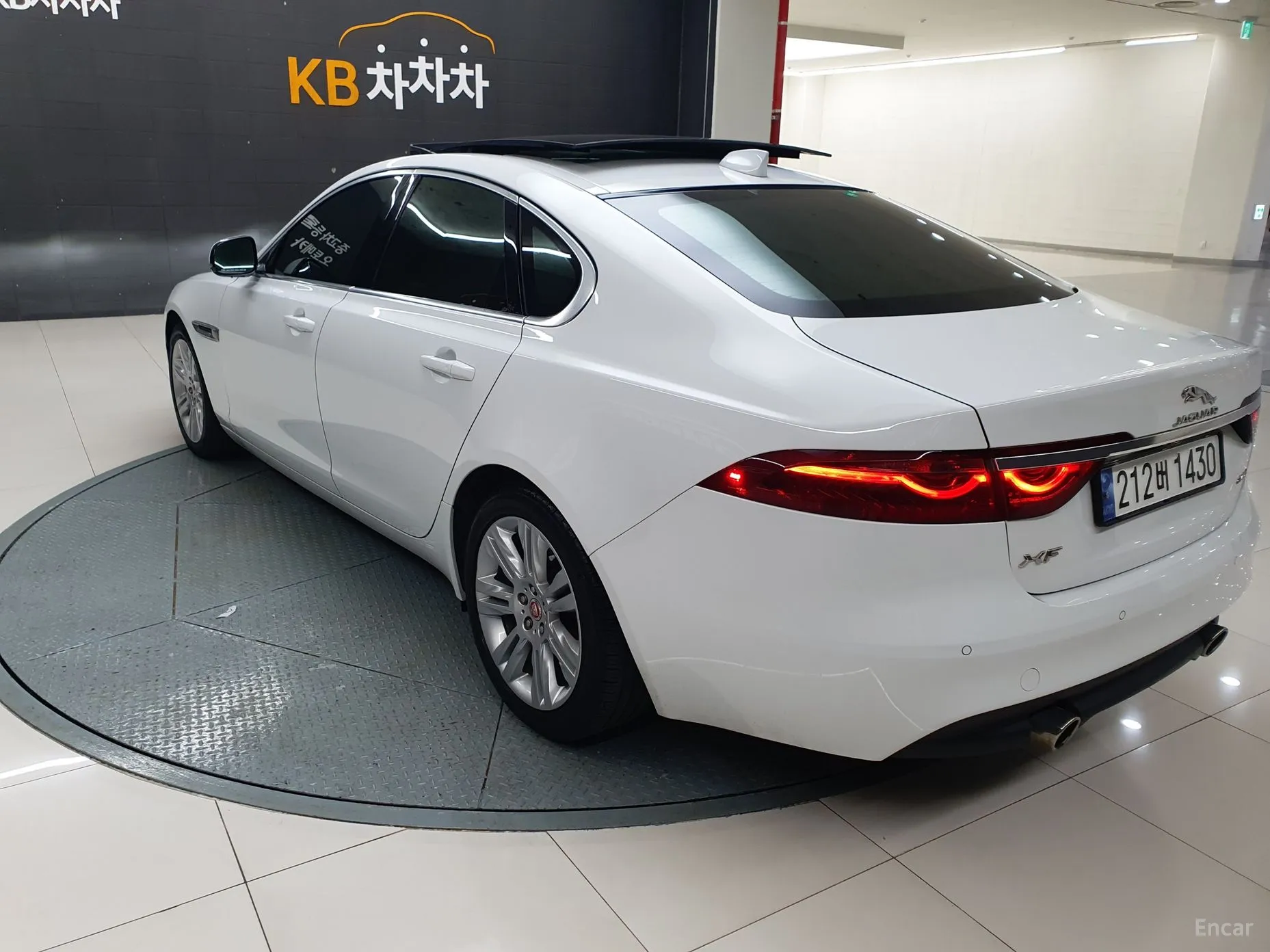Jaguar XF (x260) превью 18