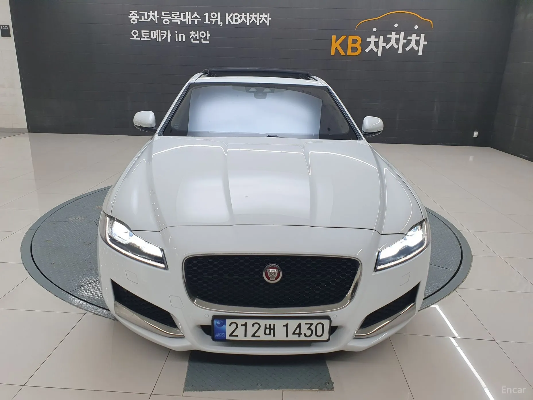 Jaguar XF (x260) превью 3