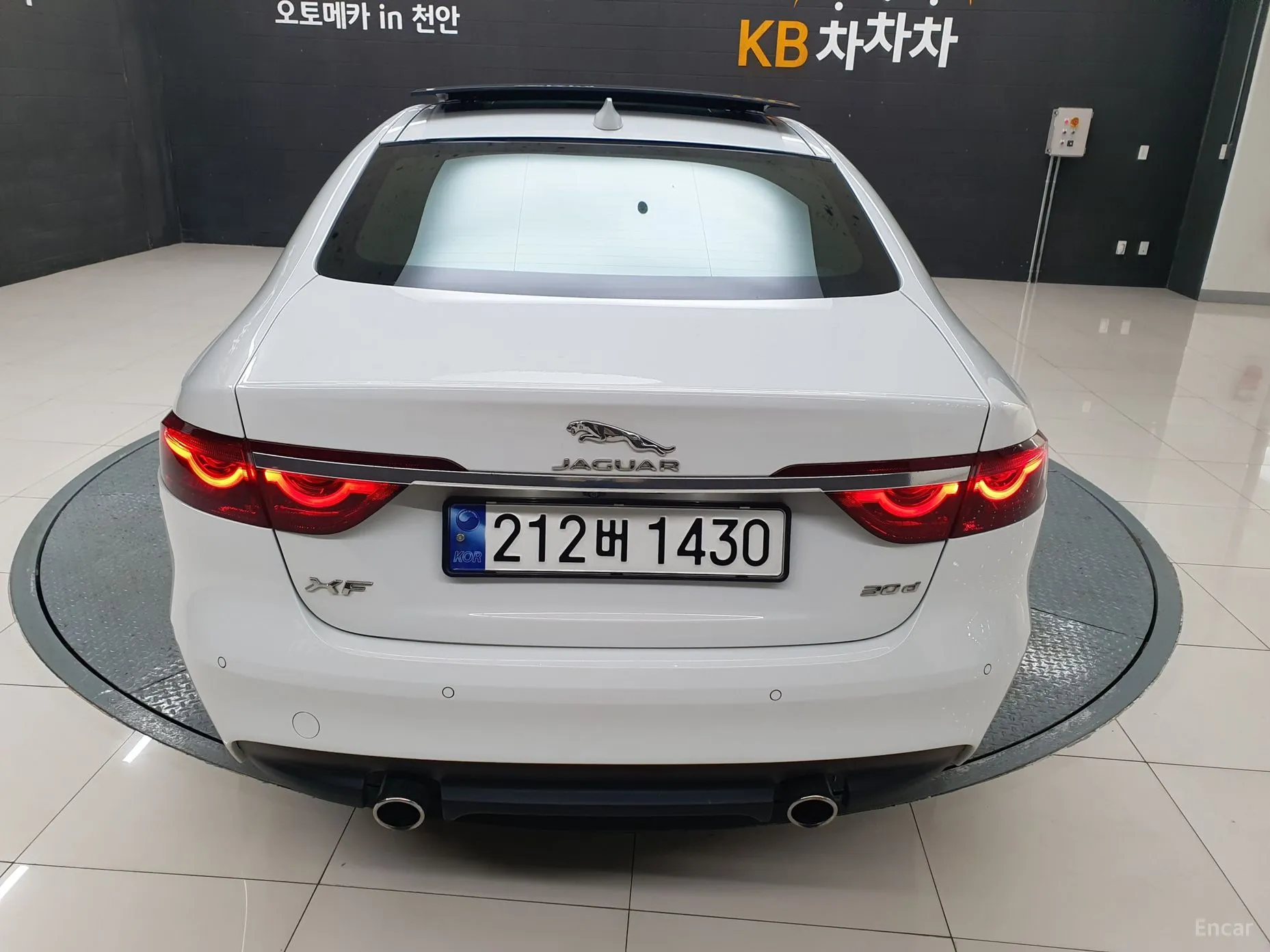 Jaguar XF (x260) превью 4