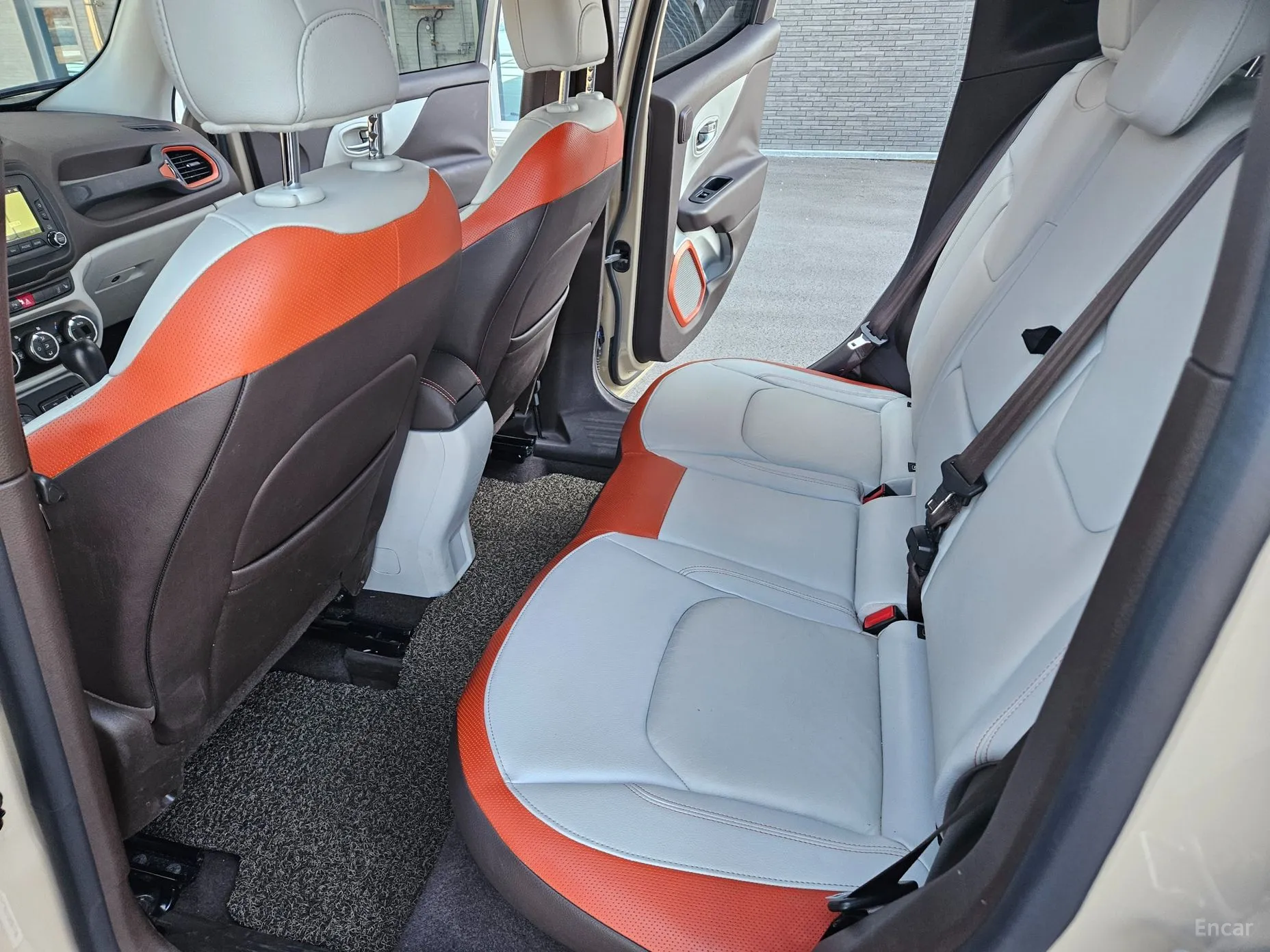 Jeep Renegade превью 10