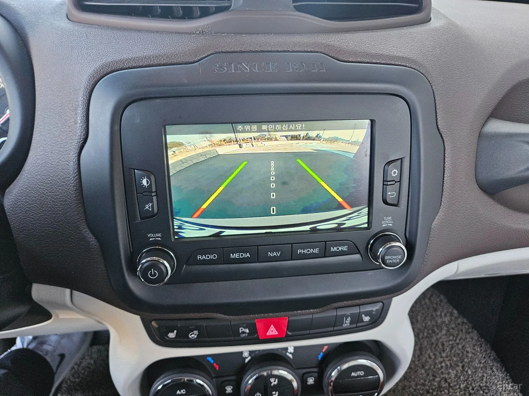 Jeep Renegade превью 17
