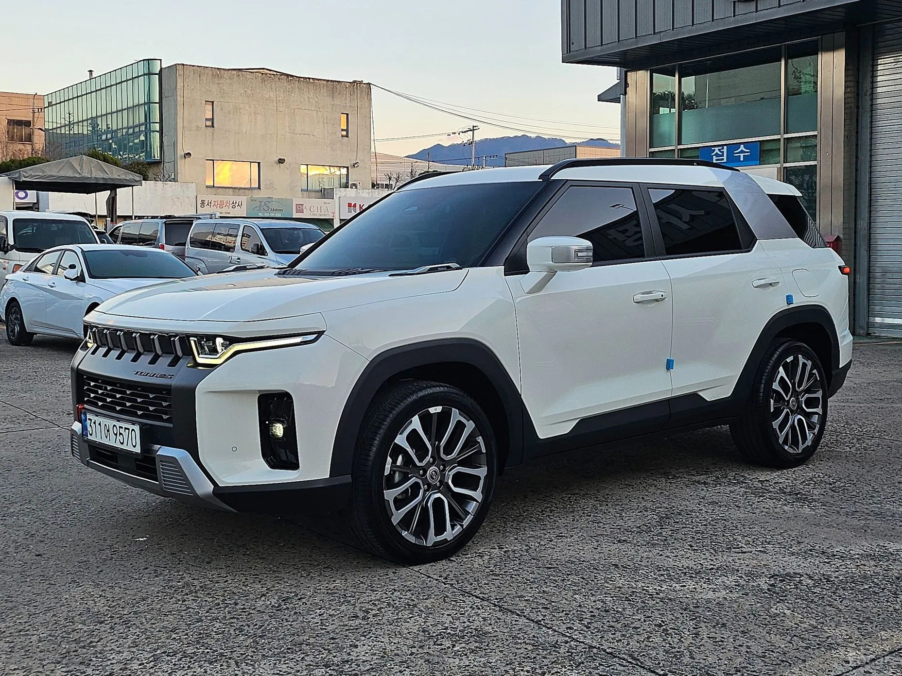 KG Mobility (SsangYong) Torres превью 4