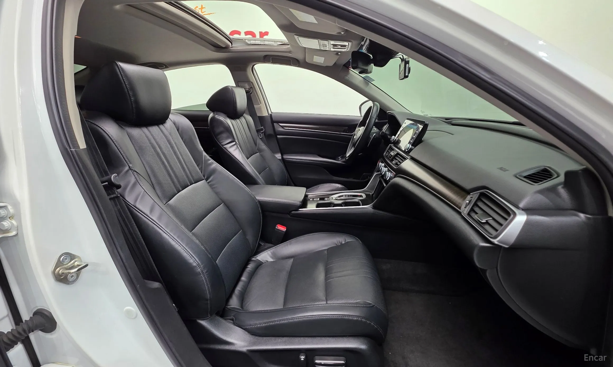 Honda Accord 10th Generation превью 10