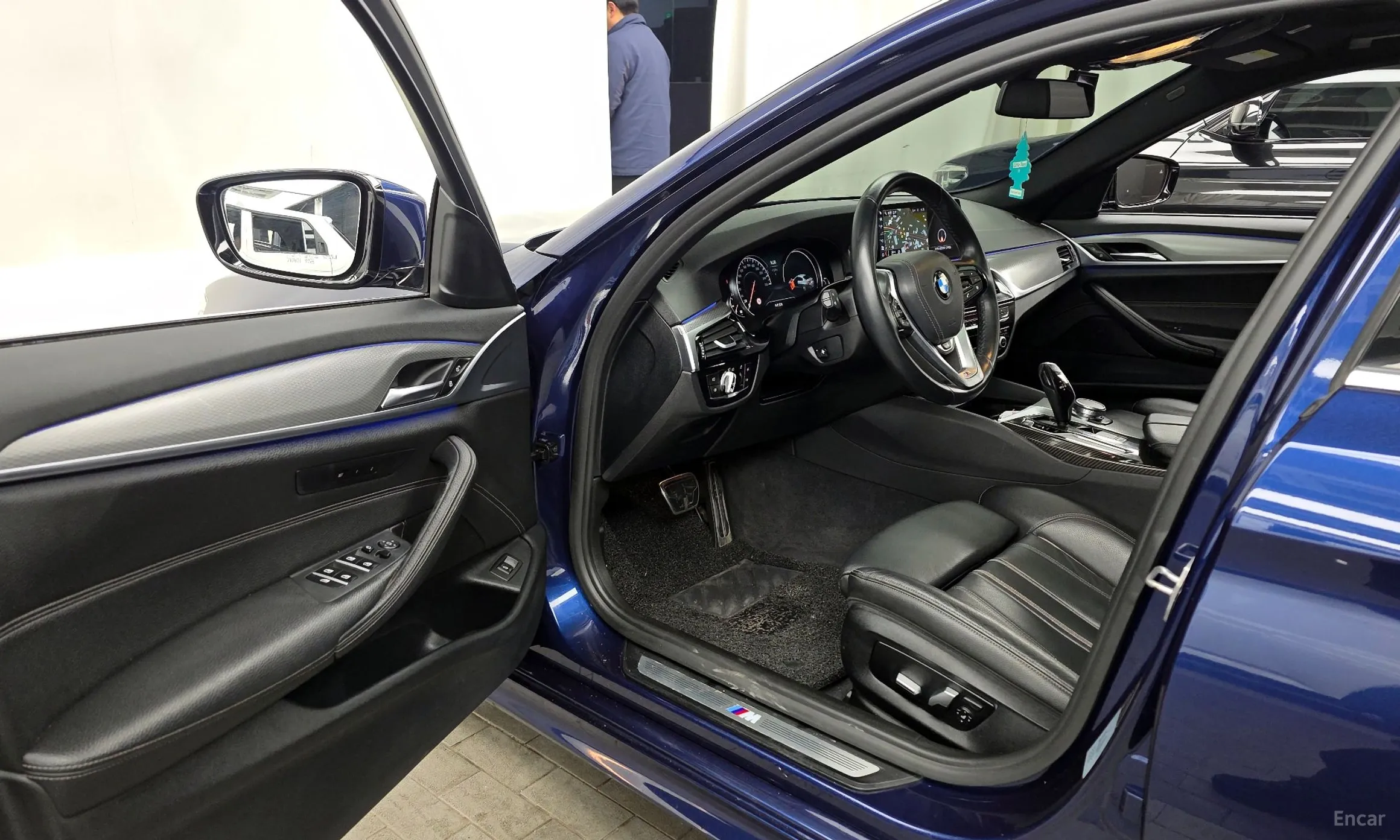 BMW 5 Series (G30) превью 10