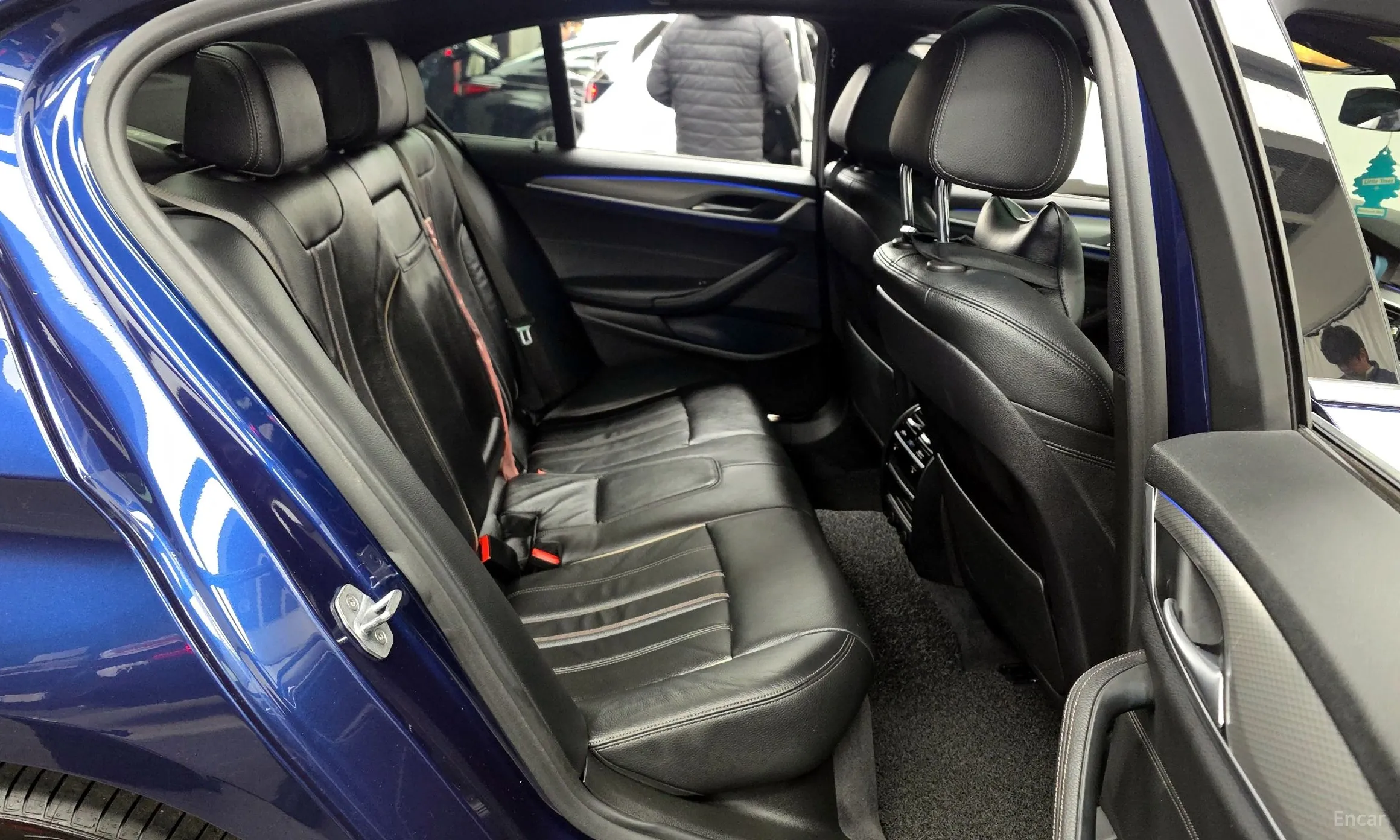 BMW 5 Series (G30) превью 12
