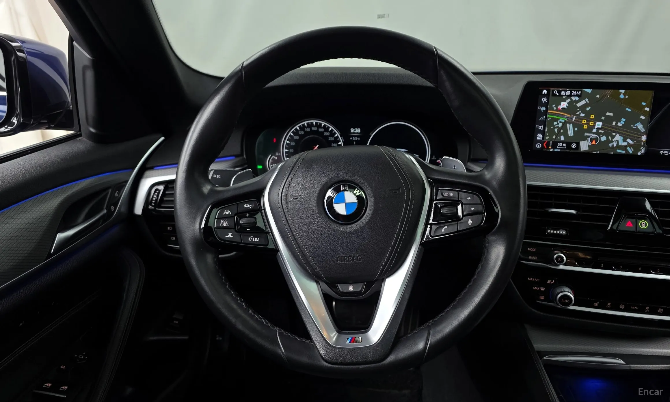 BMW 5 Series (G30) превью 13