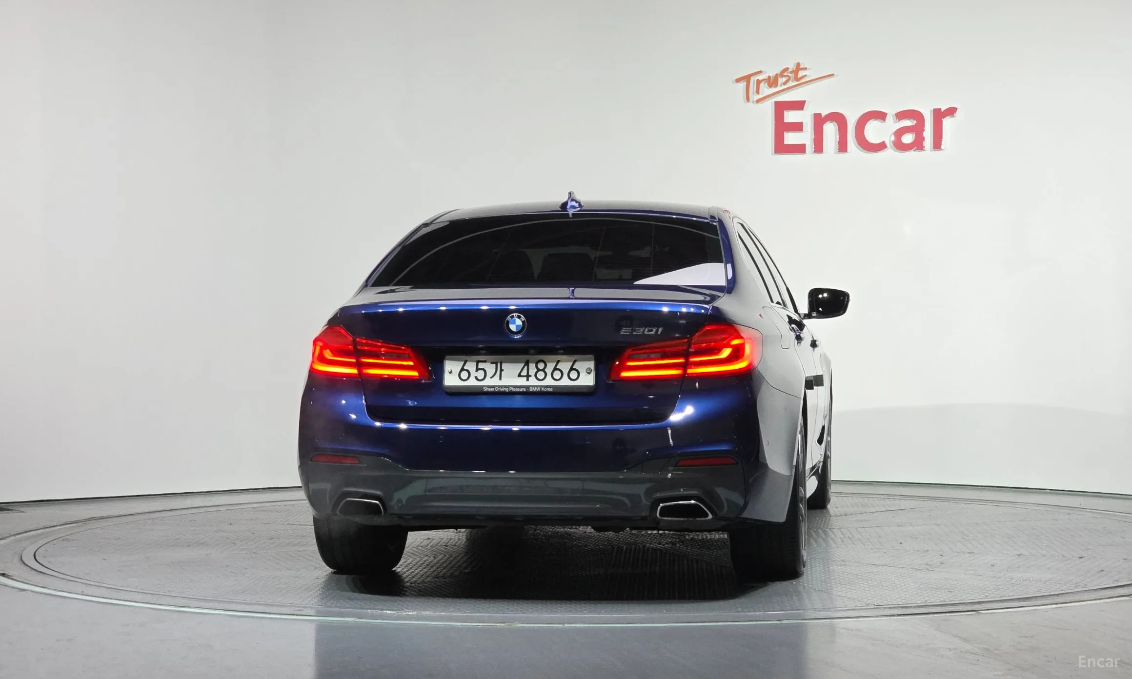 BMW 5 Series (G30) превью 4