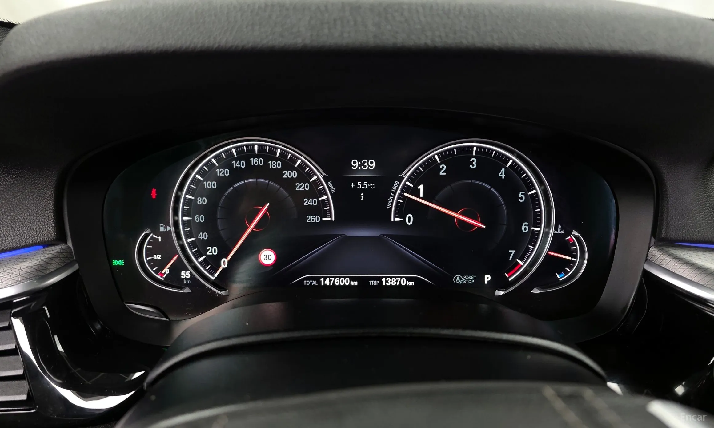 BMW 5 Series (G30) превью 8