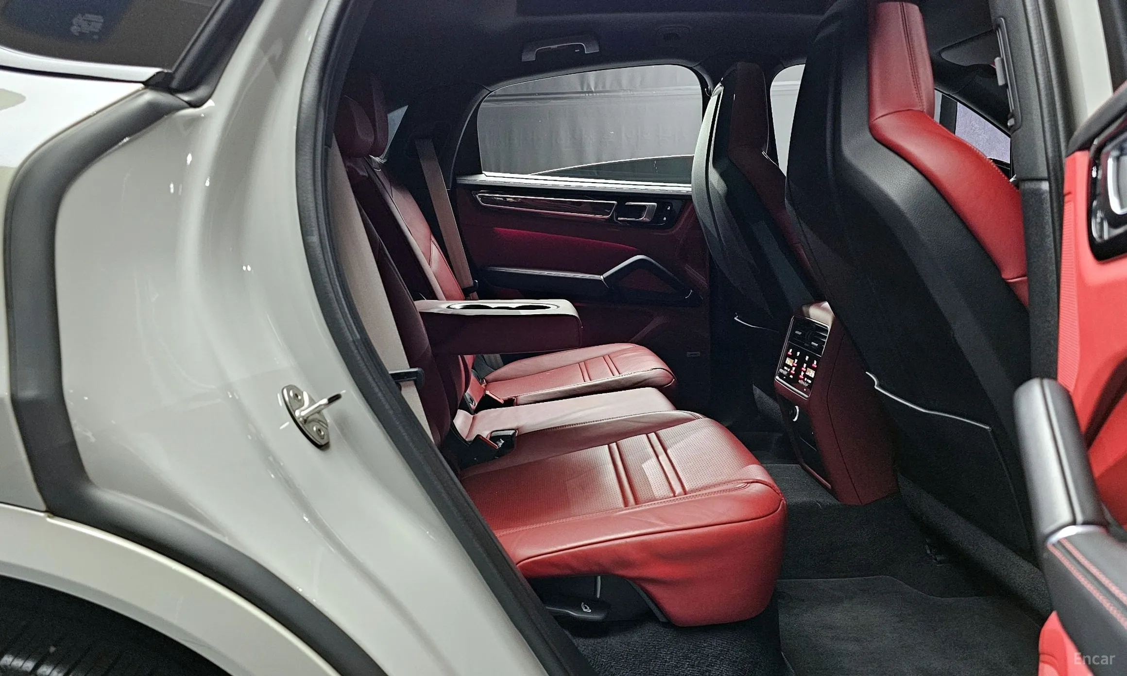 Porsche Cayenne (PO536) превью 12