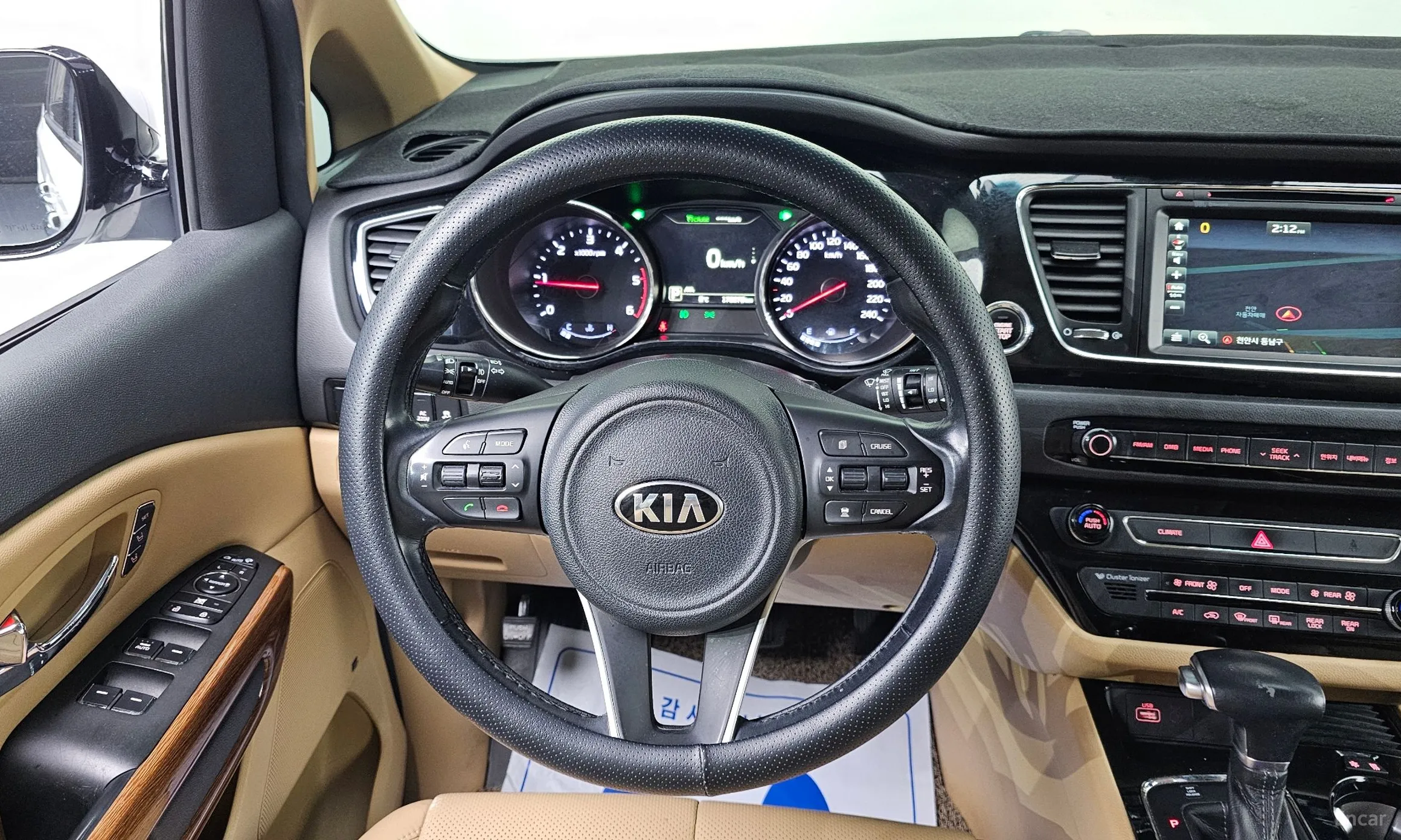 Kia Carnival превью 13