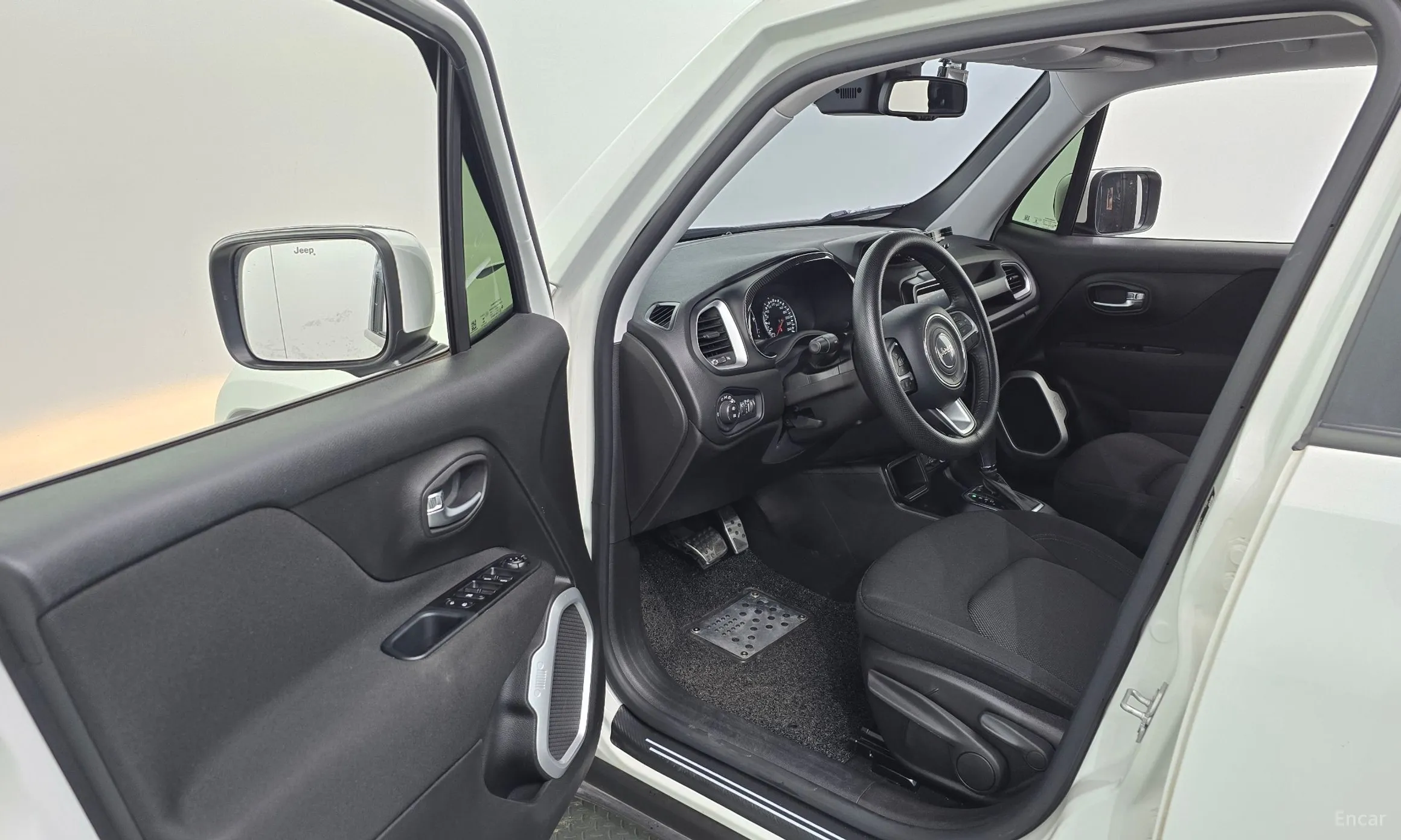 Jeep Renegade превью 10
