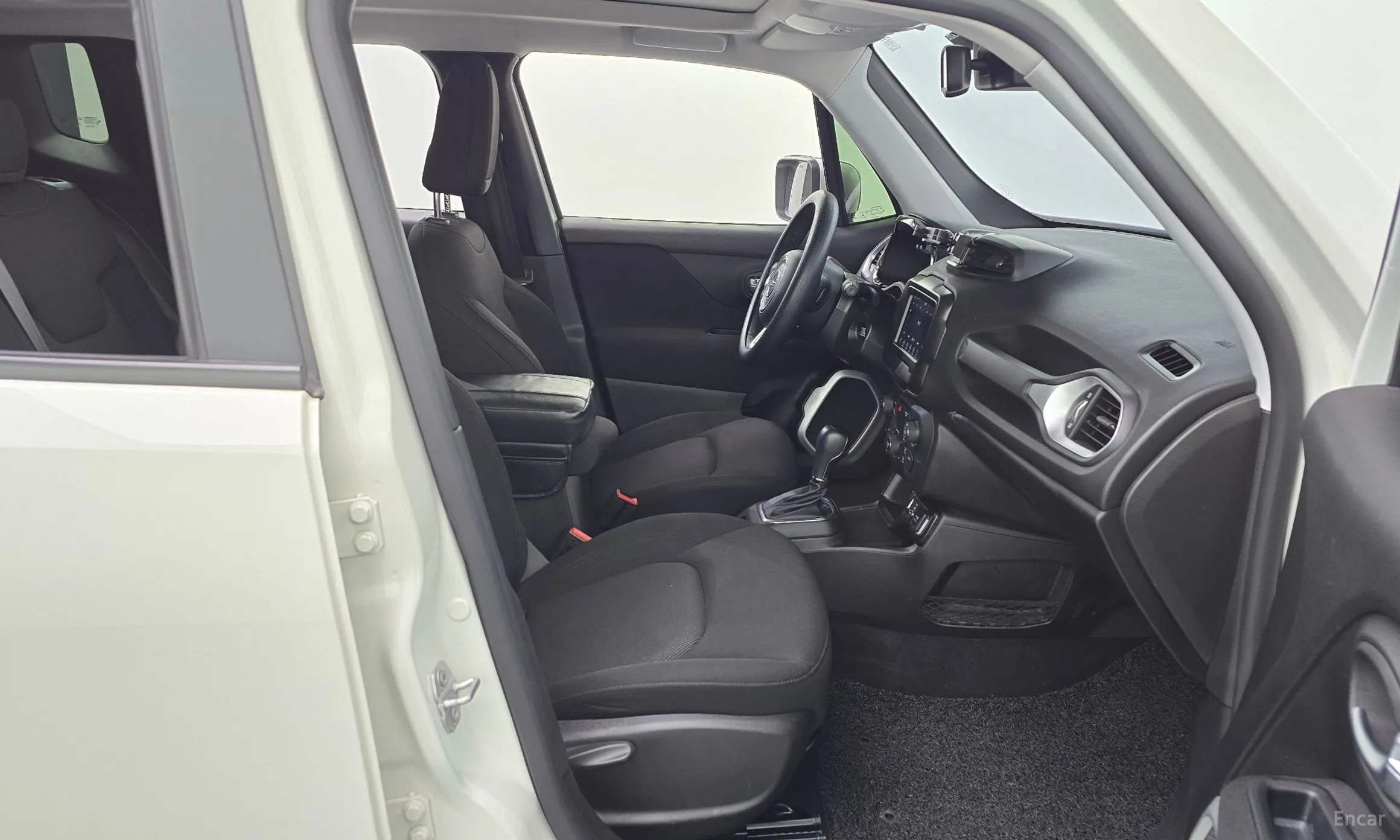 Jeep Renegade превью 11
