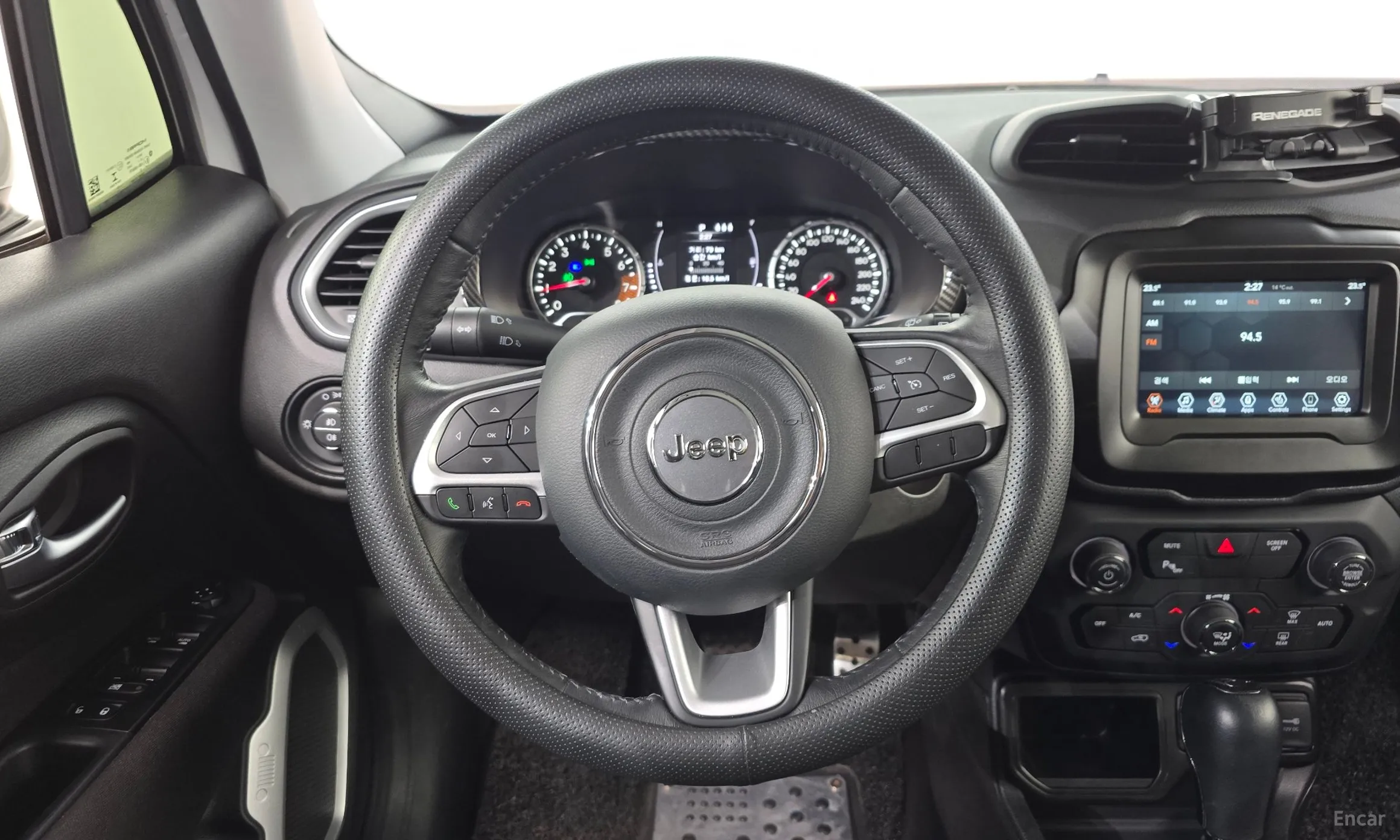 Jeep Renegade превью 13