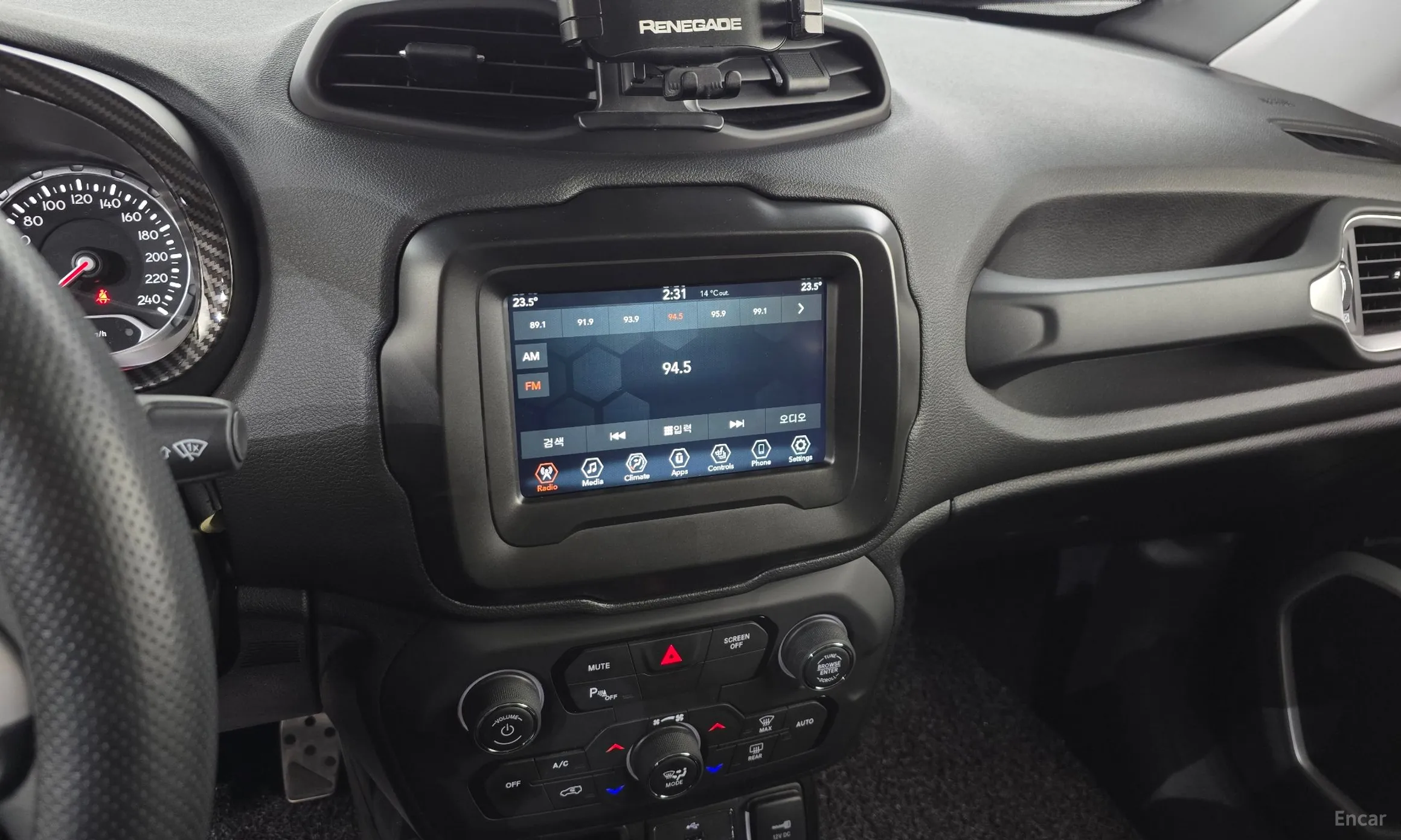 Jeep Renegade превью 14