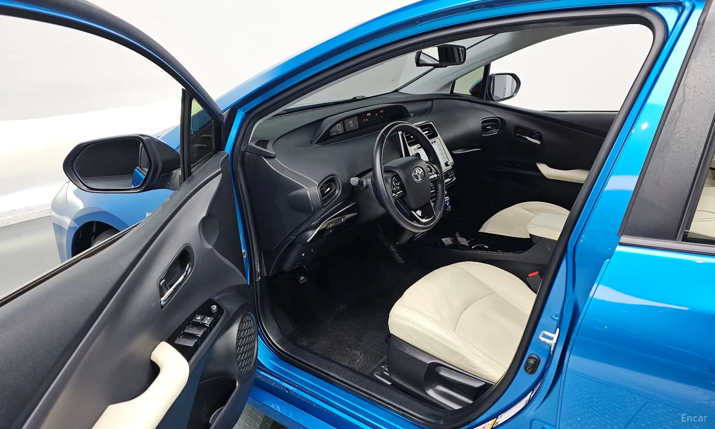 Toyota Prius 4th Generation превью 11
