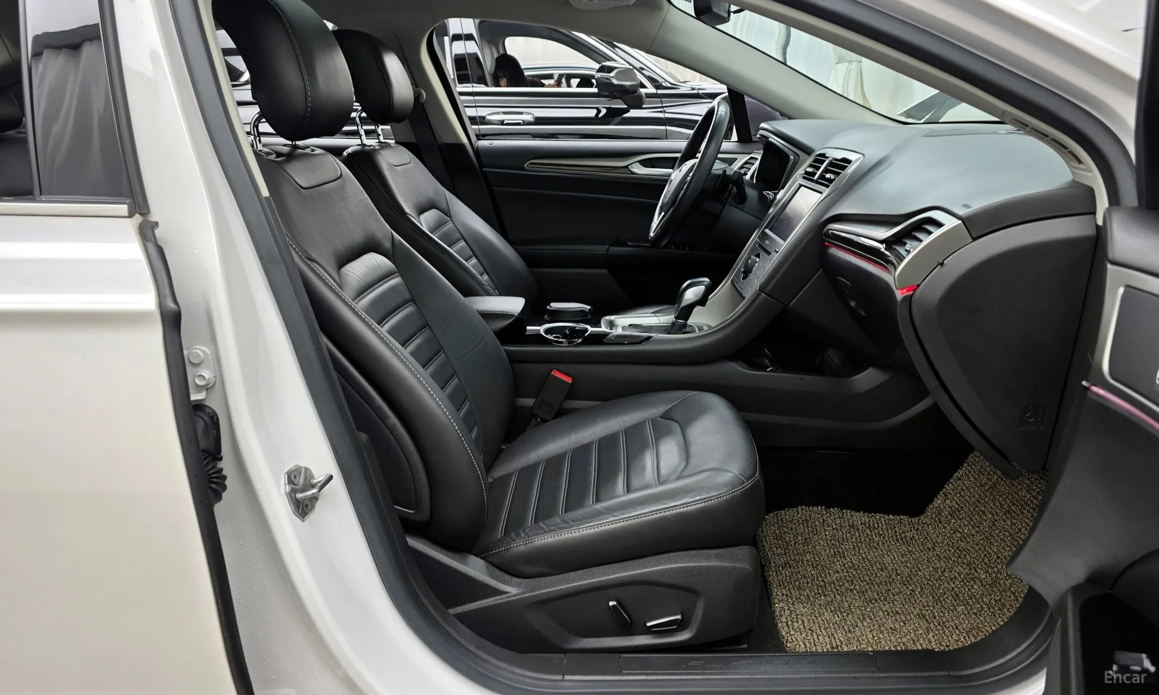Ford Fusion превью 11