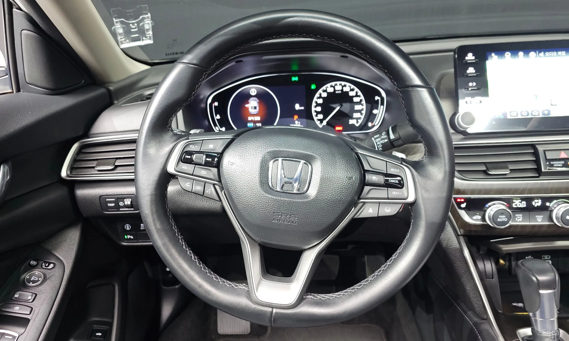 Honda Accord 10th Generation превью 14