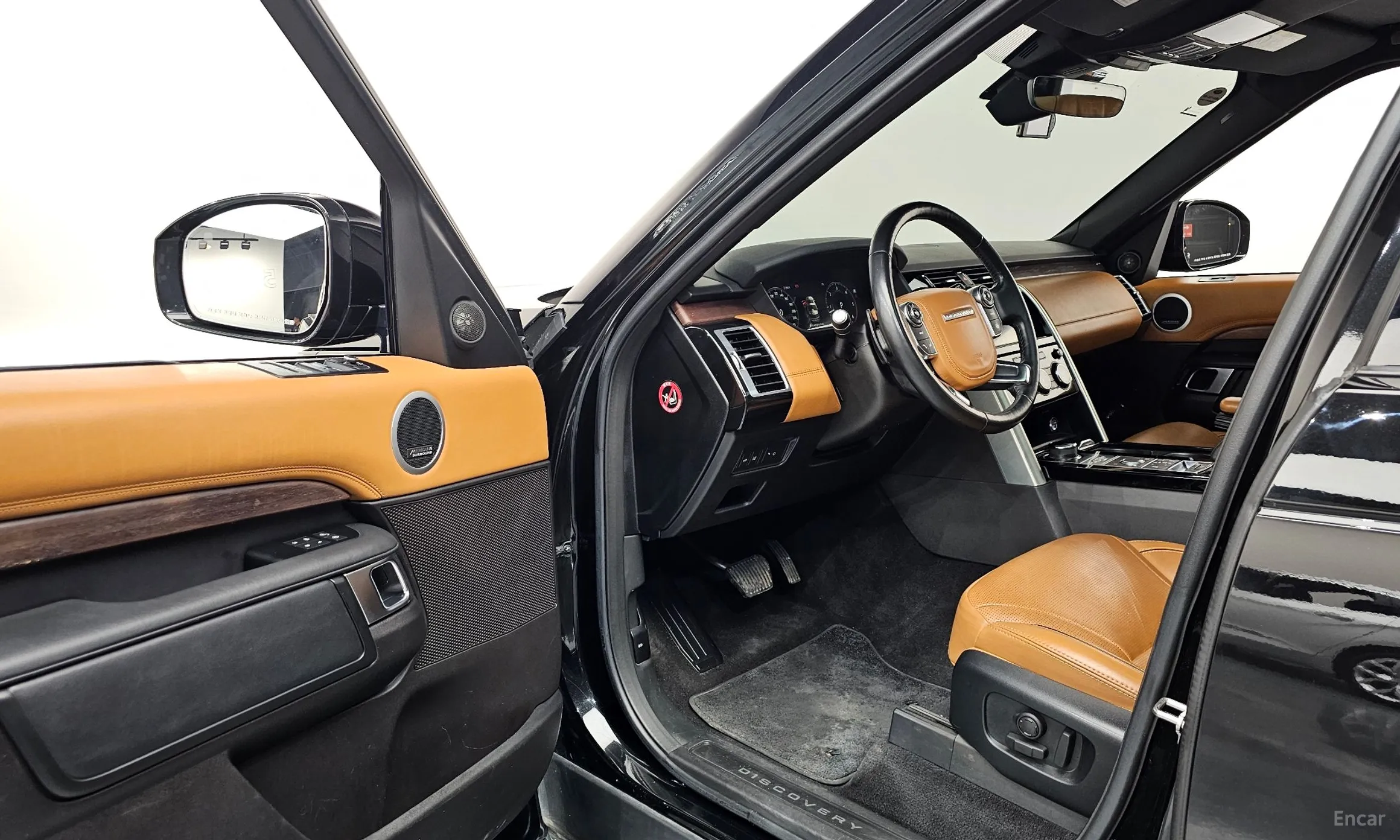 Land Rover Discovery 5 превью 10
