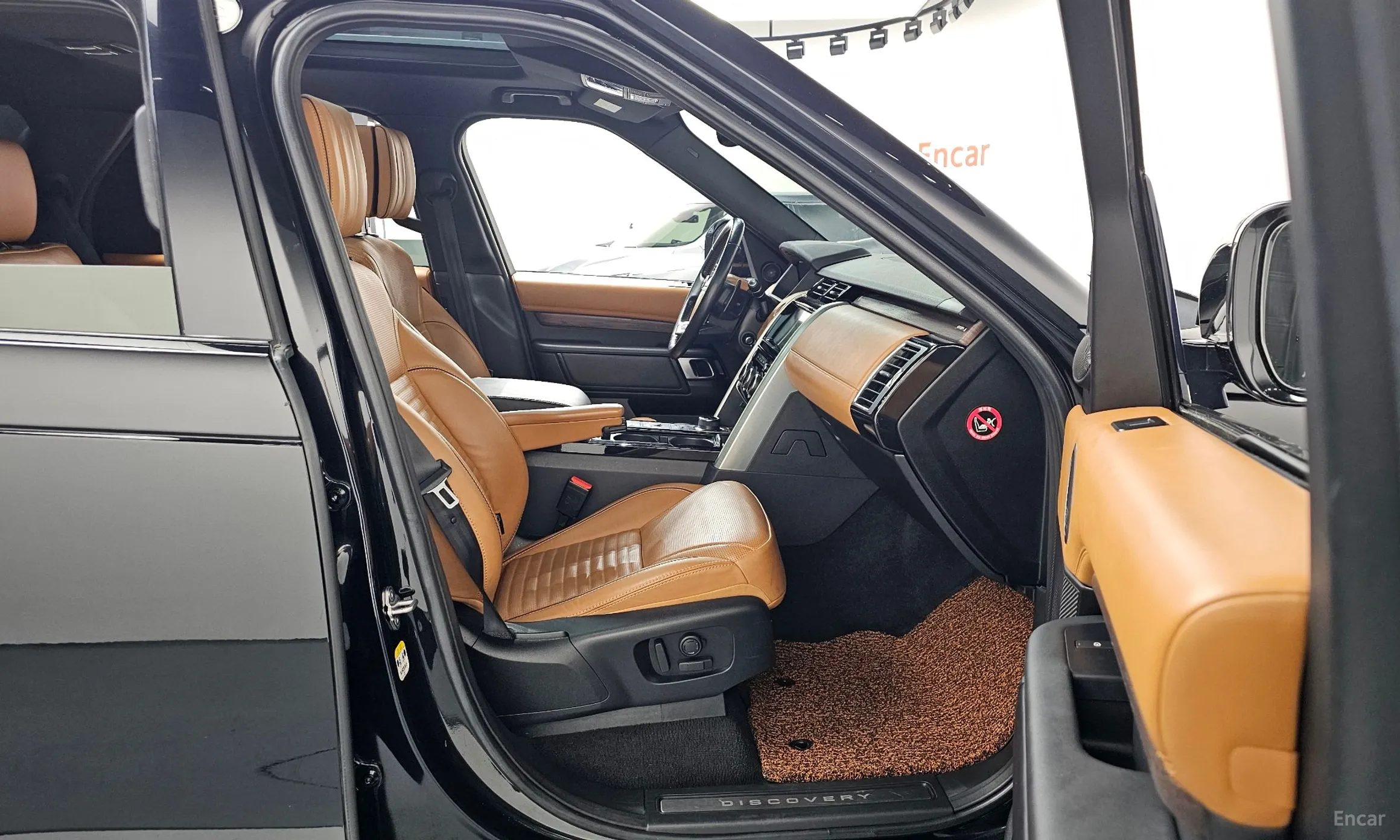 Land Rover Discovery 5 превью 11