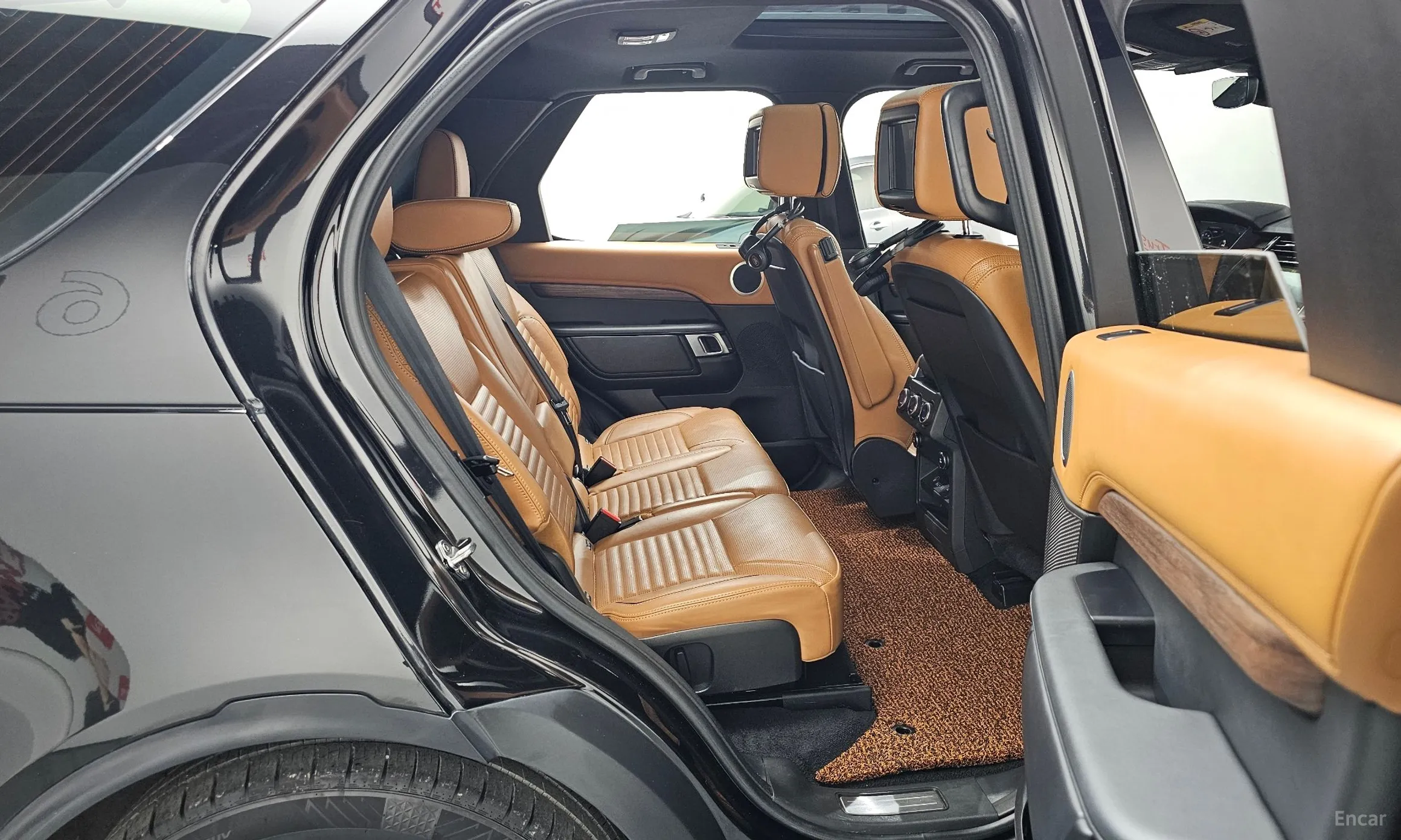 Land Rover Discovery 5 превью 12