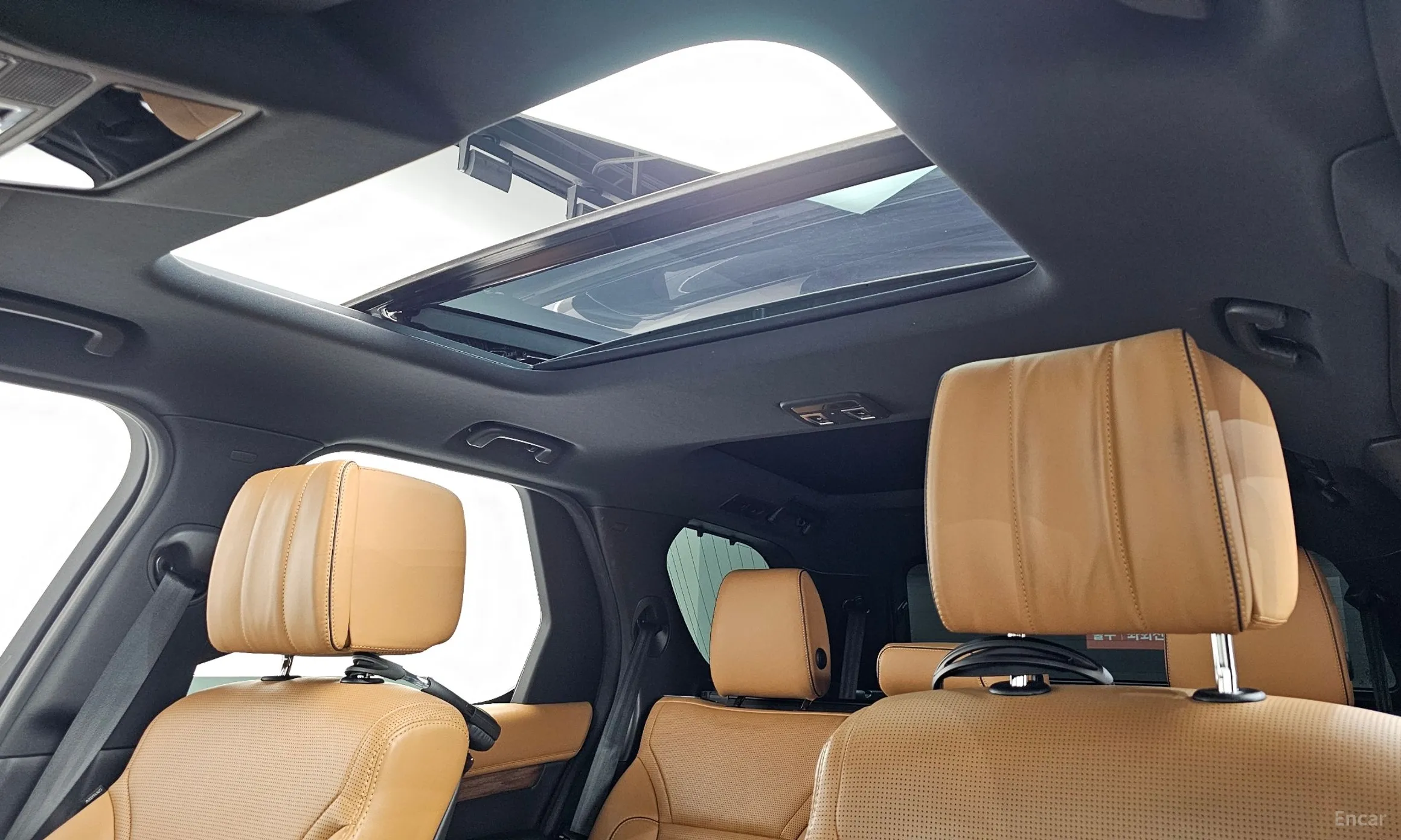 Land Rover Discovery 5 превью 19