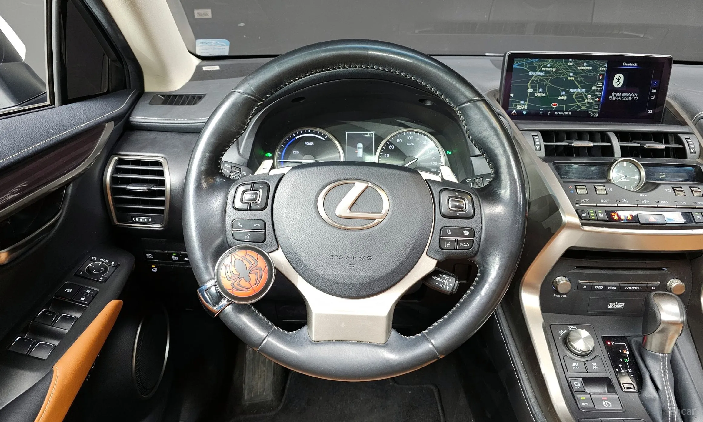 Lexus NX300h превью 13