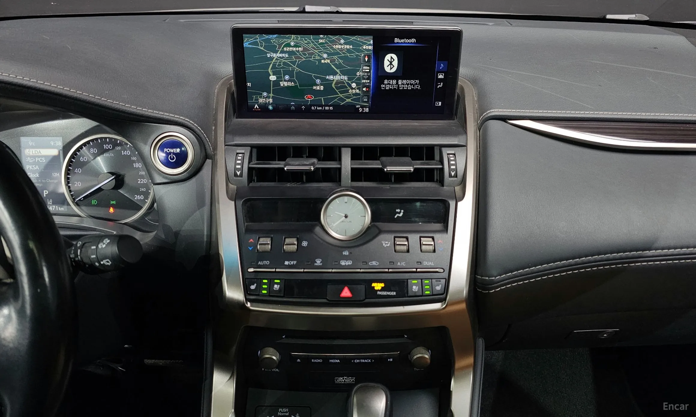 Lexus NX300h превью 14