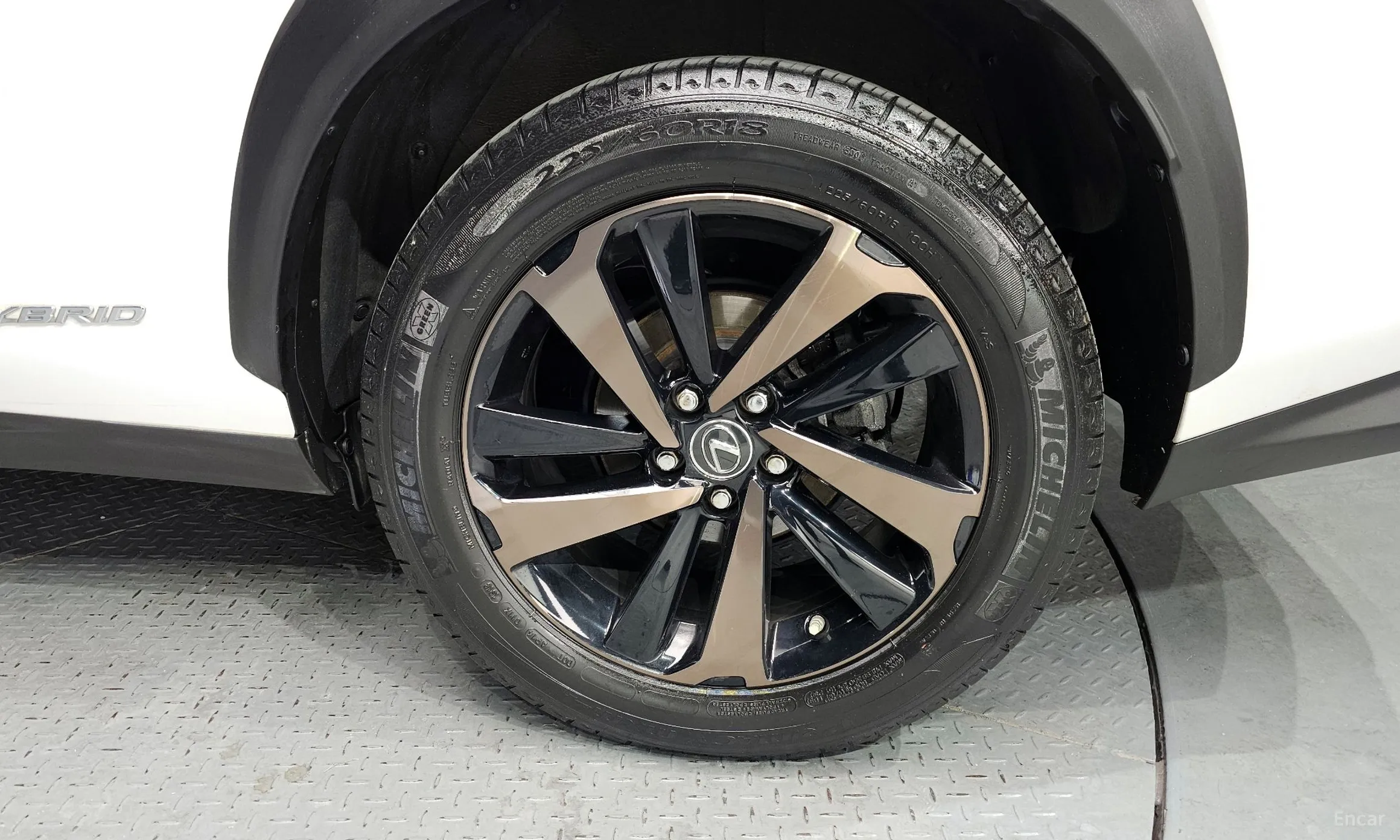 Lexus NX300h превью 5