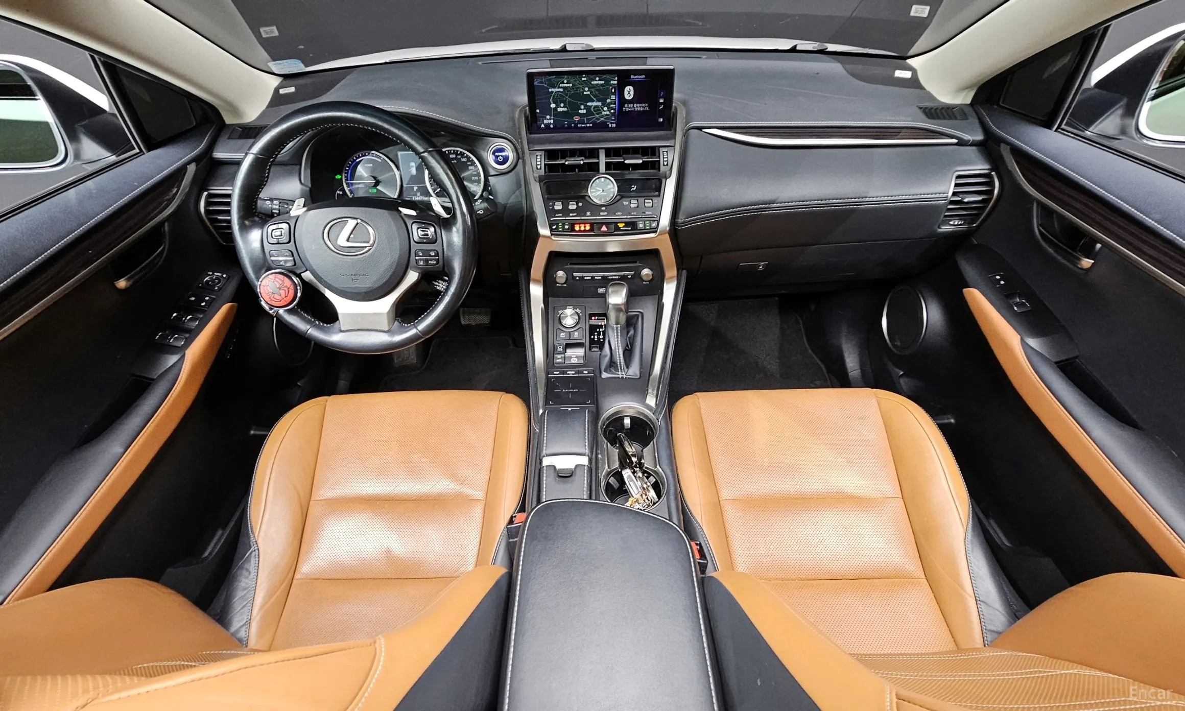Lexus NX300h превью 7