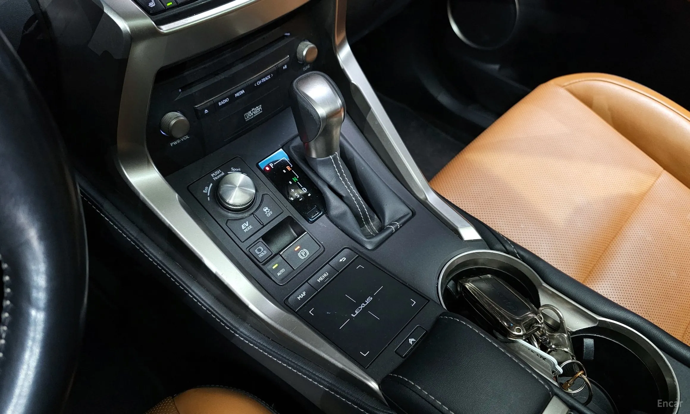 Lexus NX300h превью 9