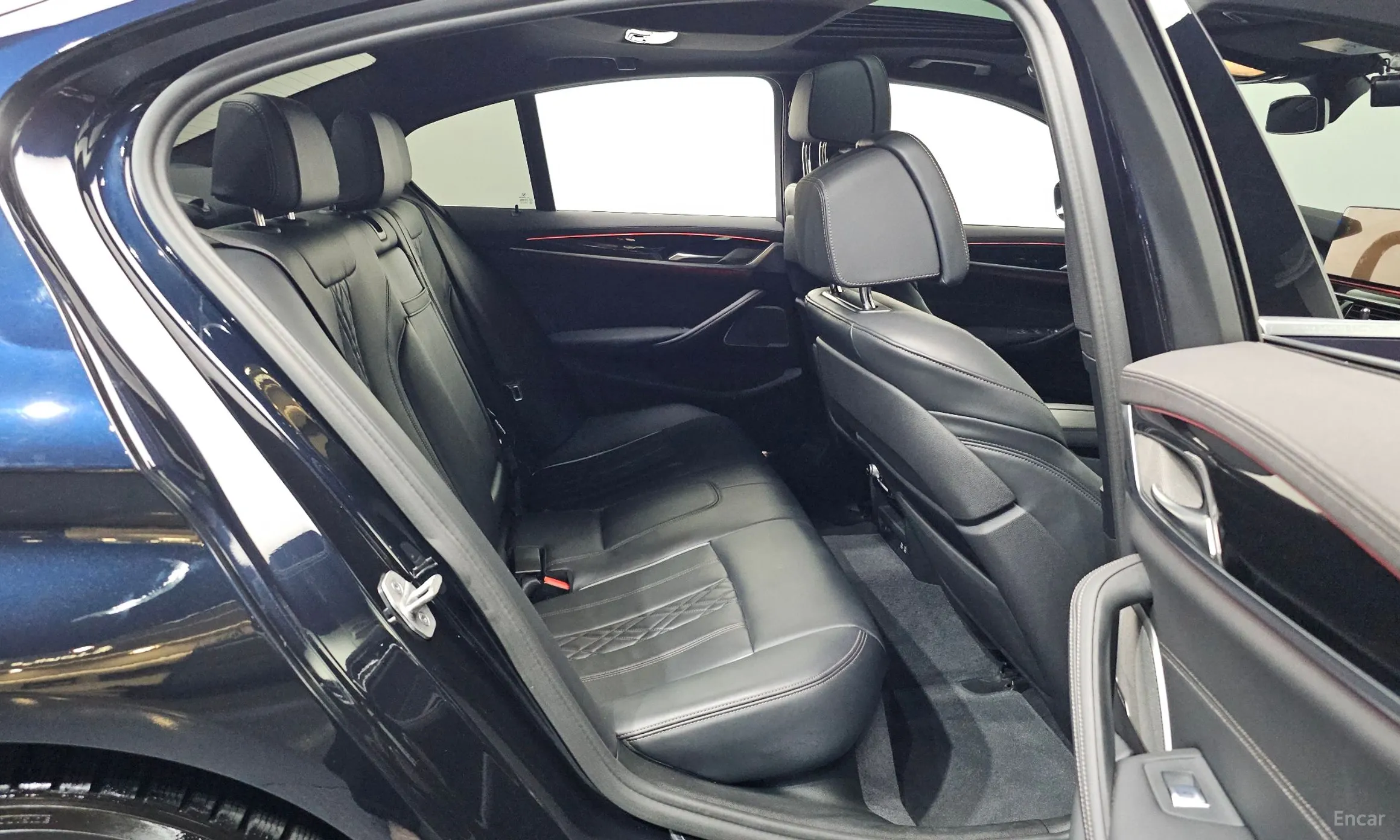 BMW 5 Series (G30) превью 13
