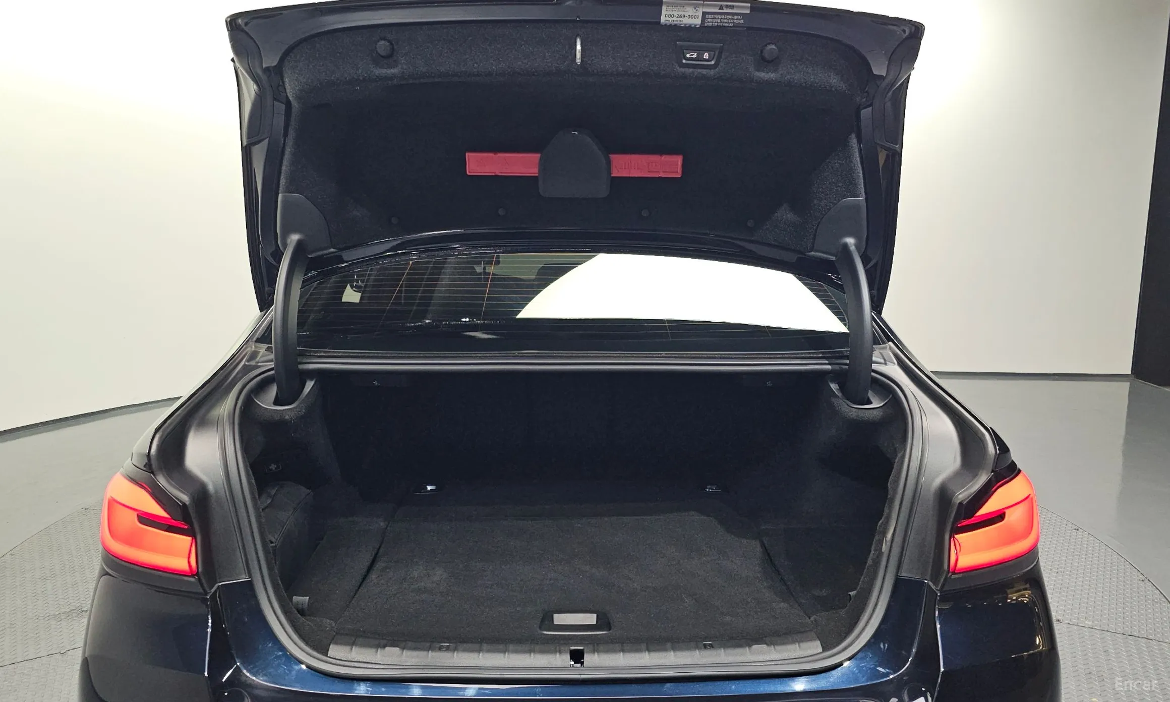 BMW 5 Series (G30) превью 20
