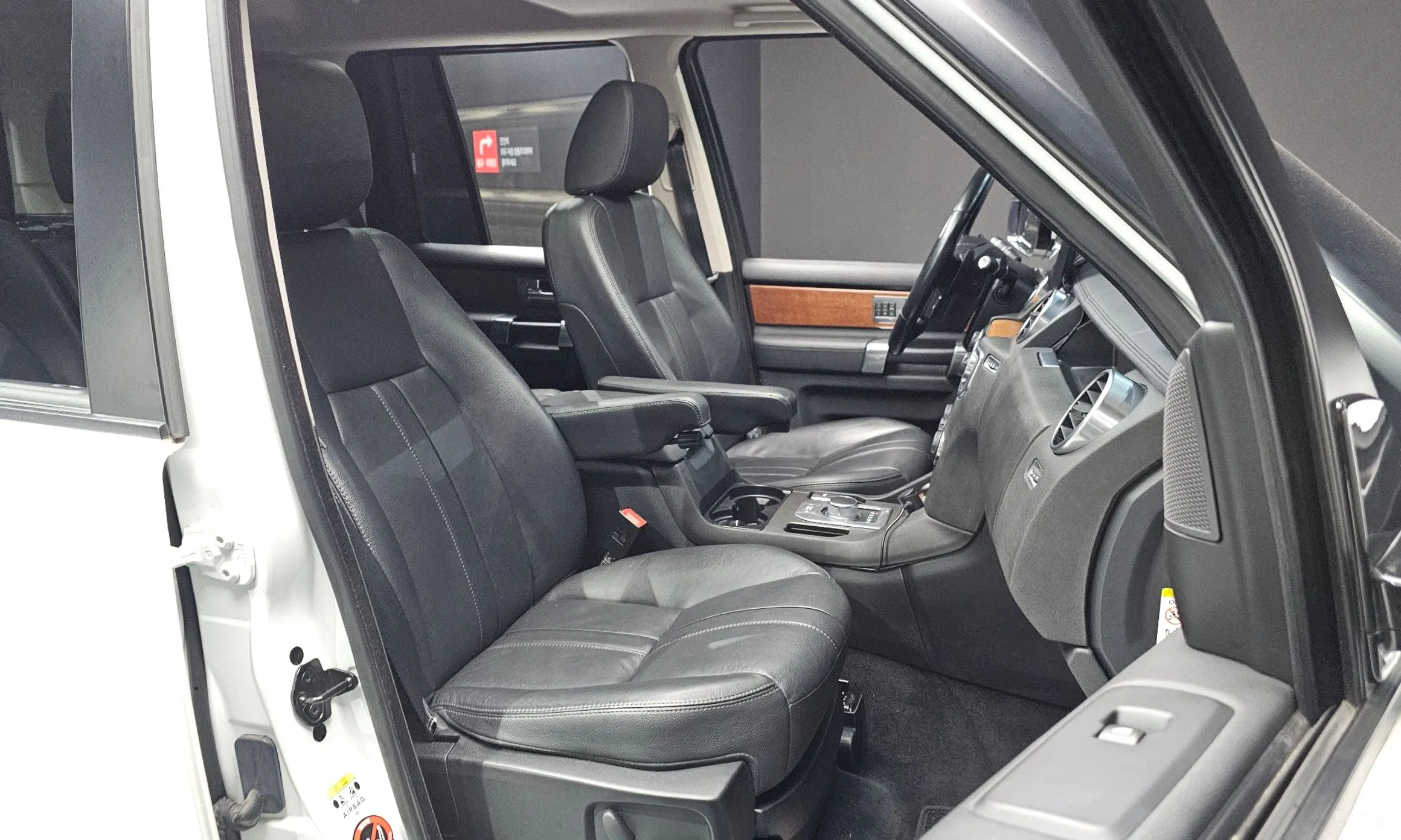 Land Rover Discovery 4 превью 10