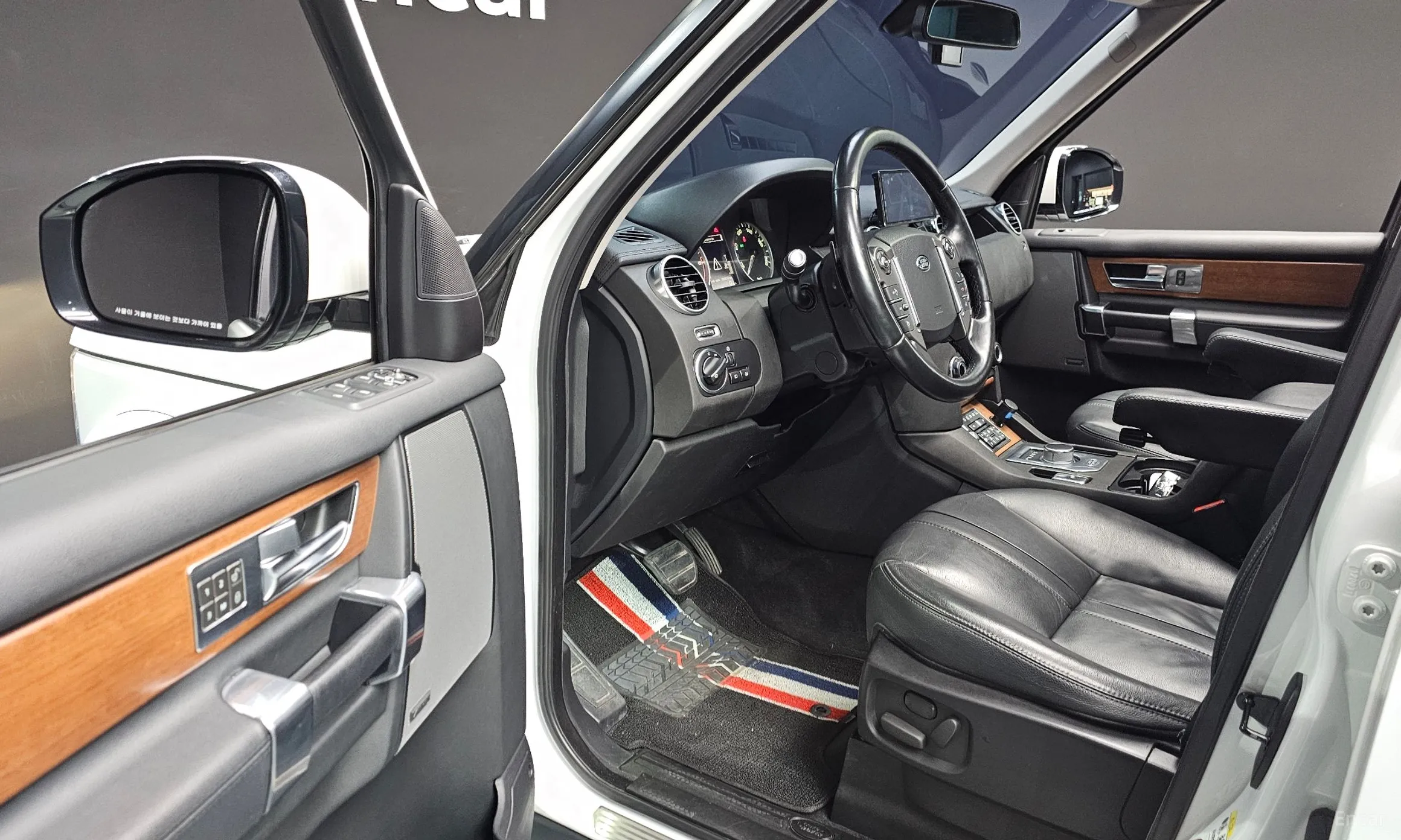 Land Rover Discovery 4 превью 11