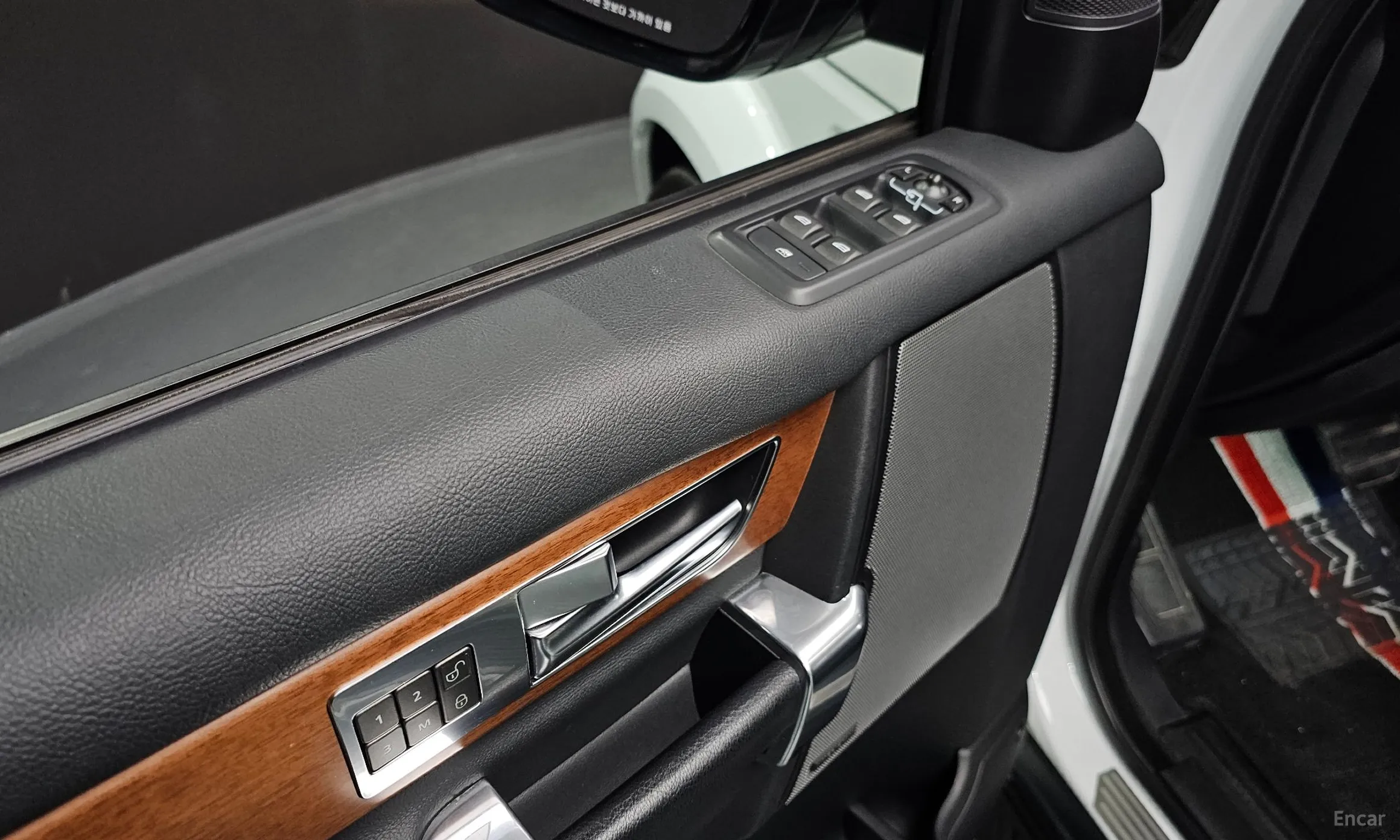 Land Rover Discovery 4 превью 17