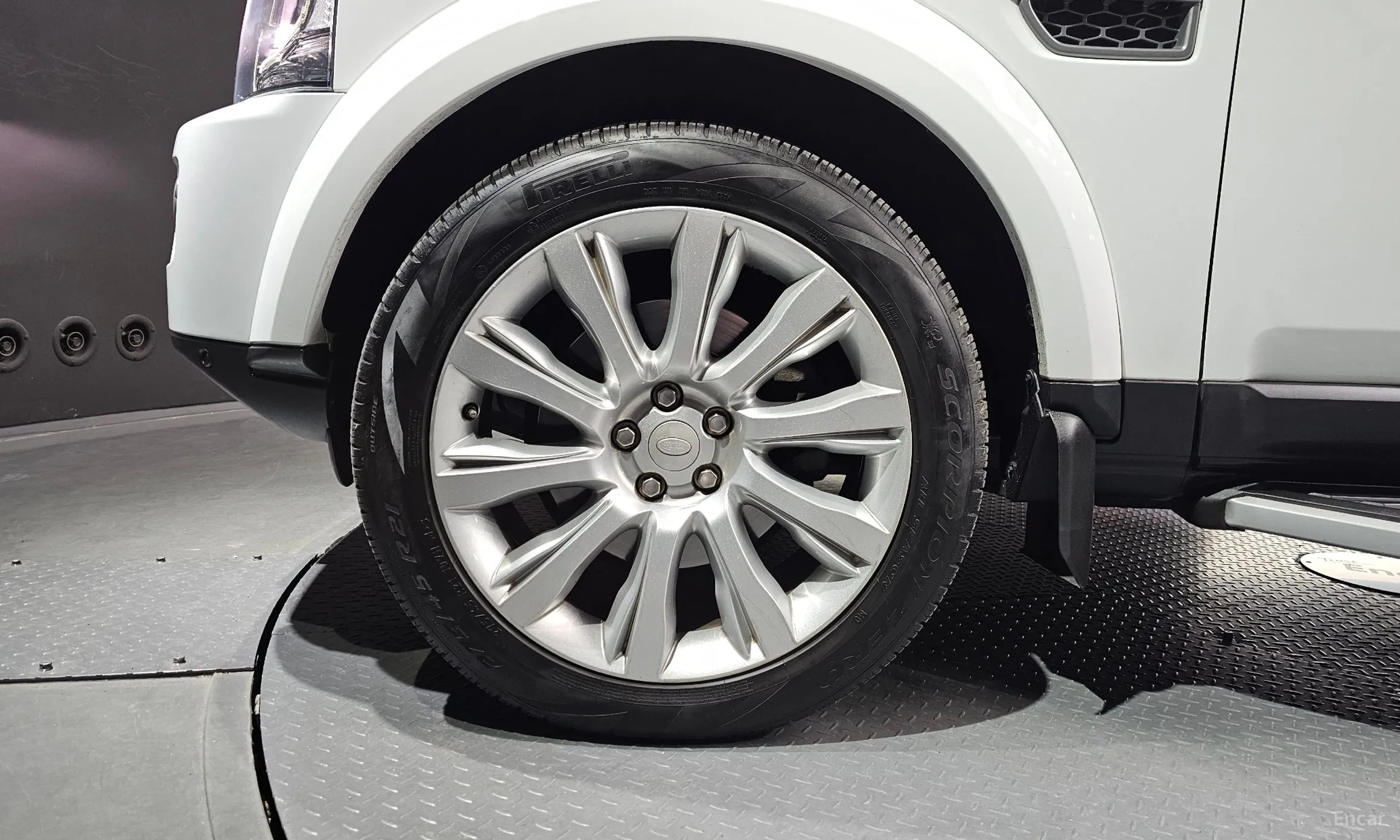 Land Rover Discovery 4 превью 5