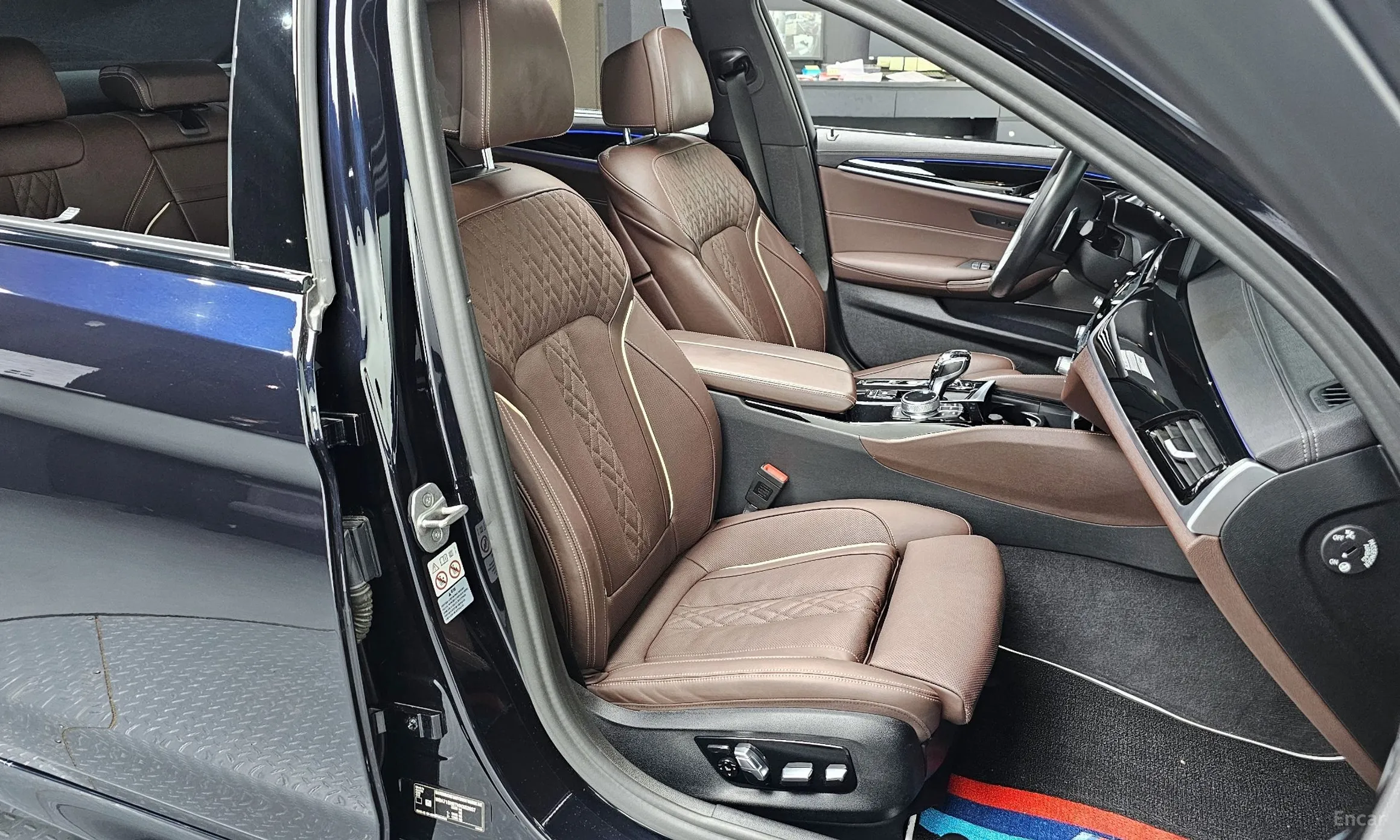 BMW 5 Series (G30) превью 10