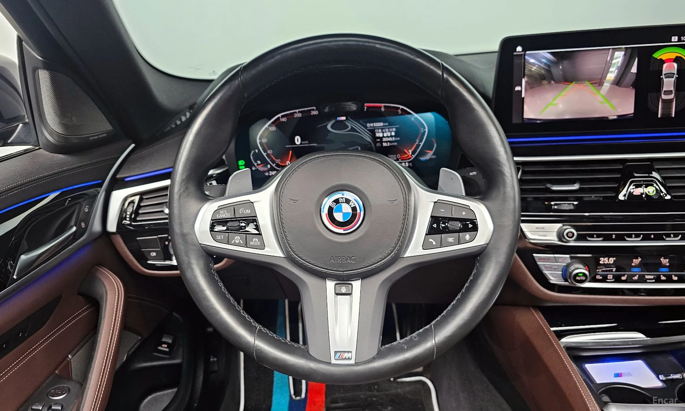 BMW 5 Series (G30) превью 13
