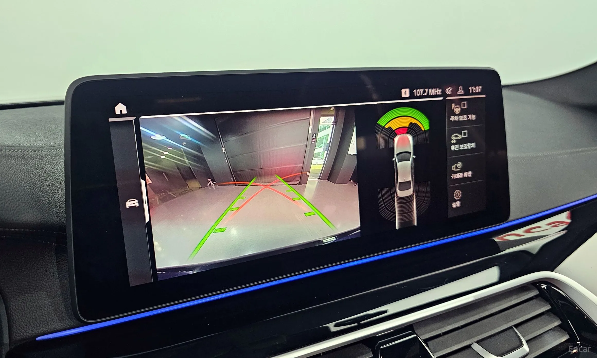BMW 5 Series (G30) превью 15