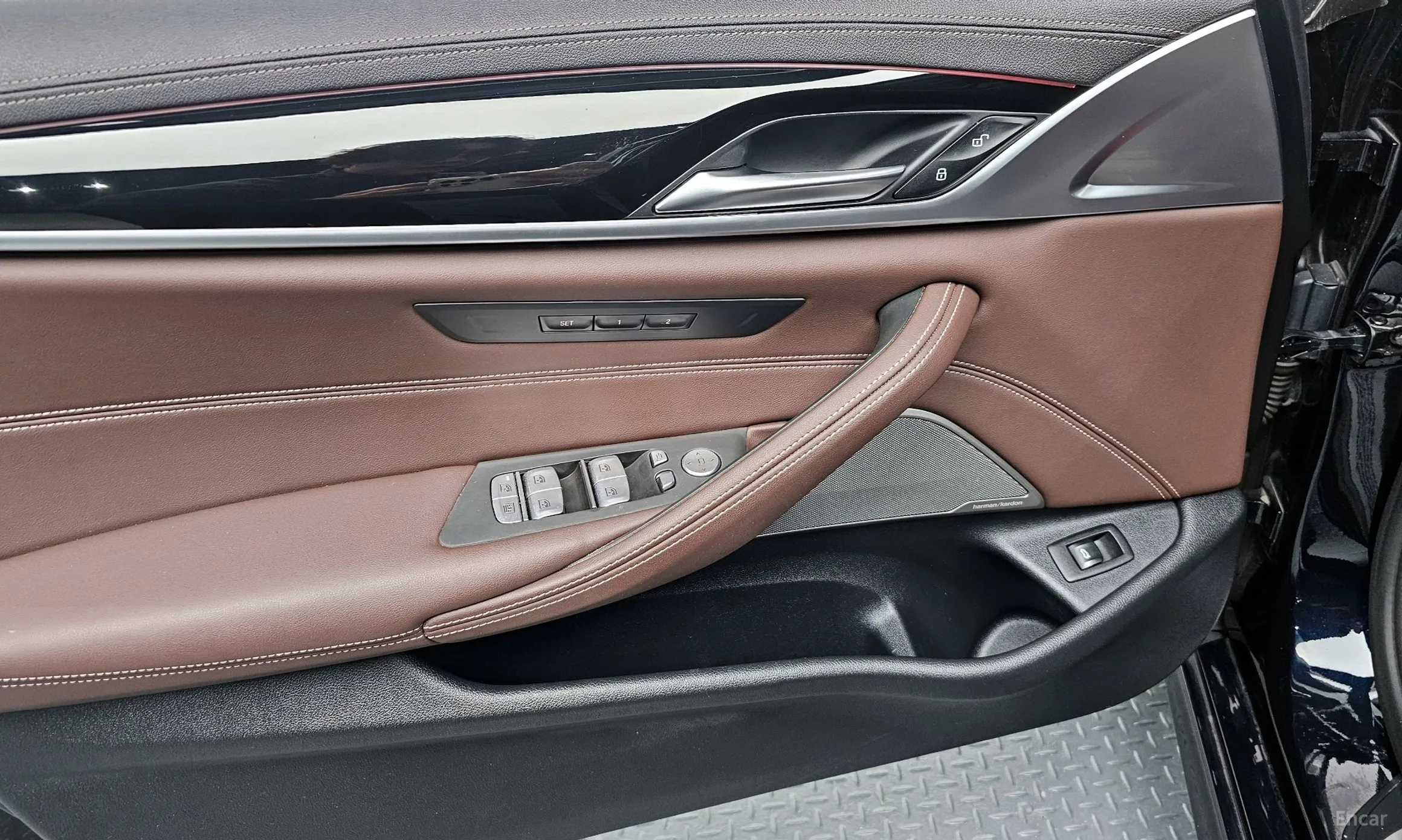 BMW 5 Series (G30) превью 16