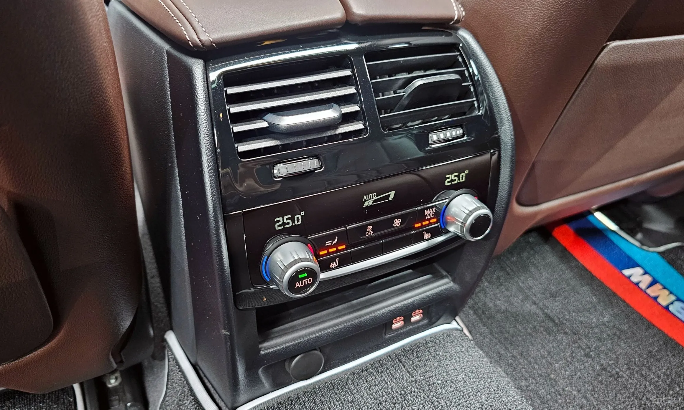 BMW 5 Series (G30) превью 17