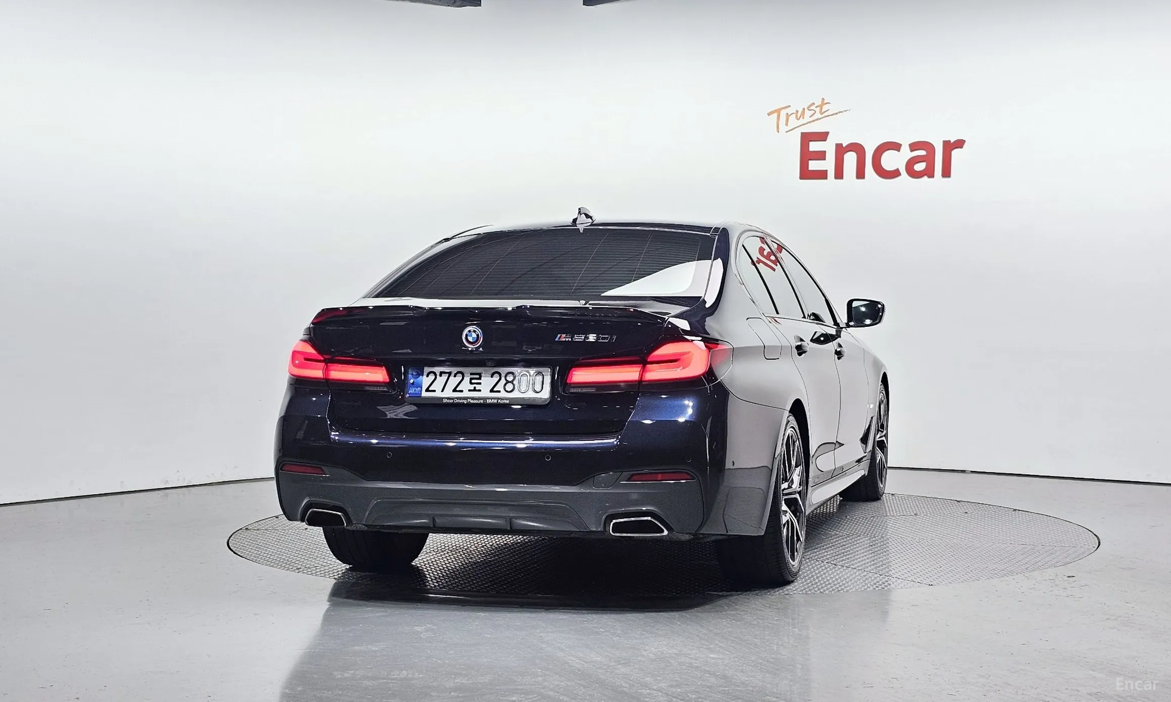 BMW 5 Series (G30) превью 4