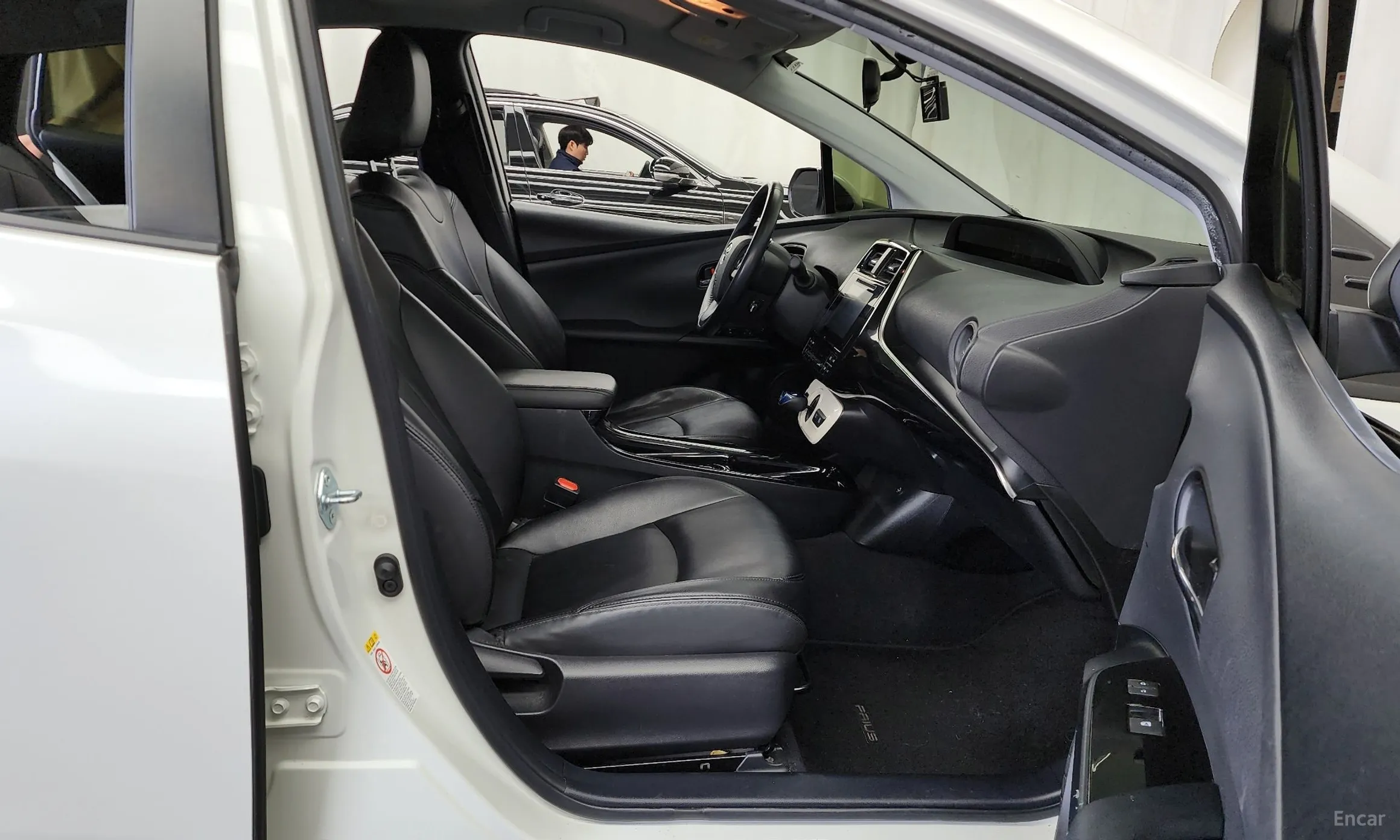 Toyota Prius 4th Generation превью 11