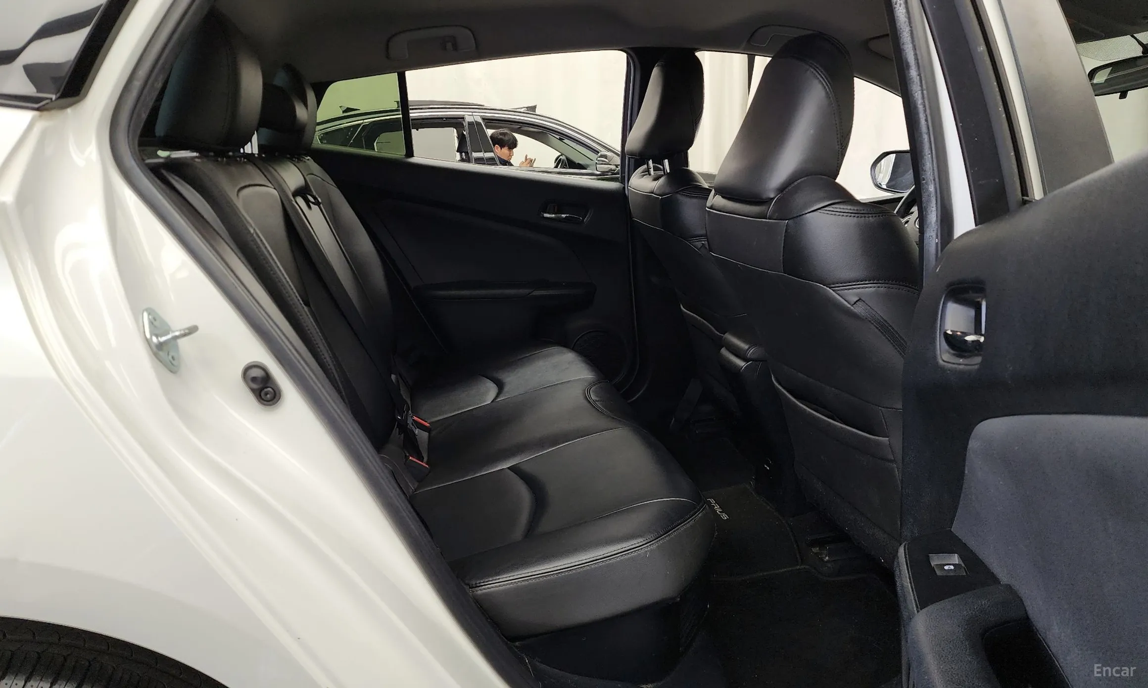 Toyota Prius 4th Generation превью 12
